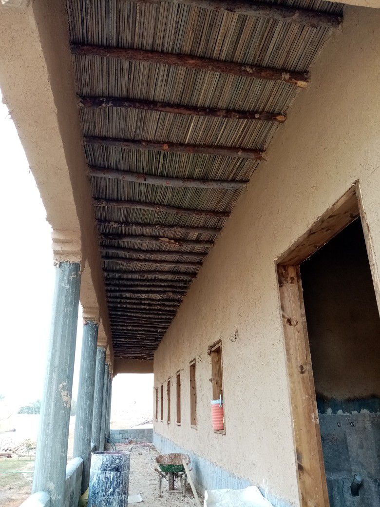 معلم بنا التراث الطين