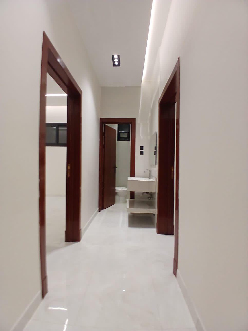 شقه للايجار جديده 4غرف حي طويق 2800شهري