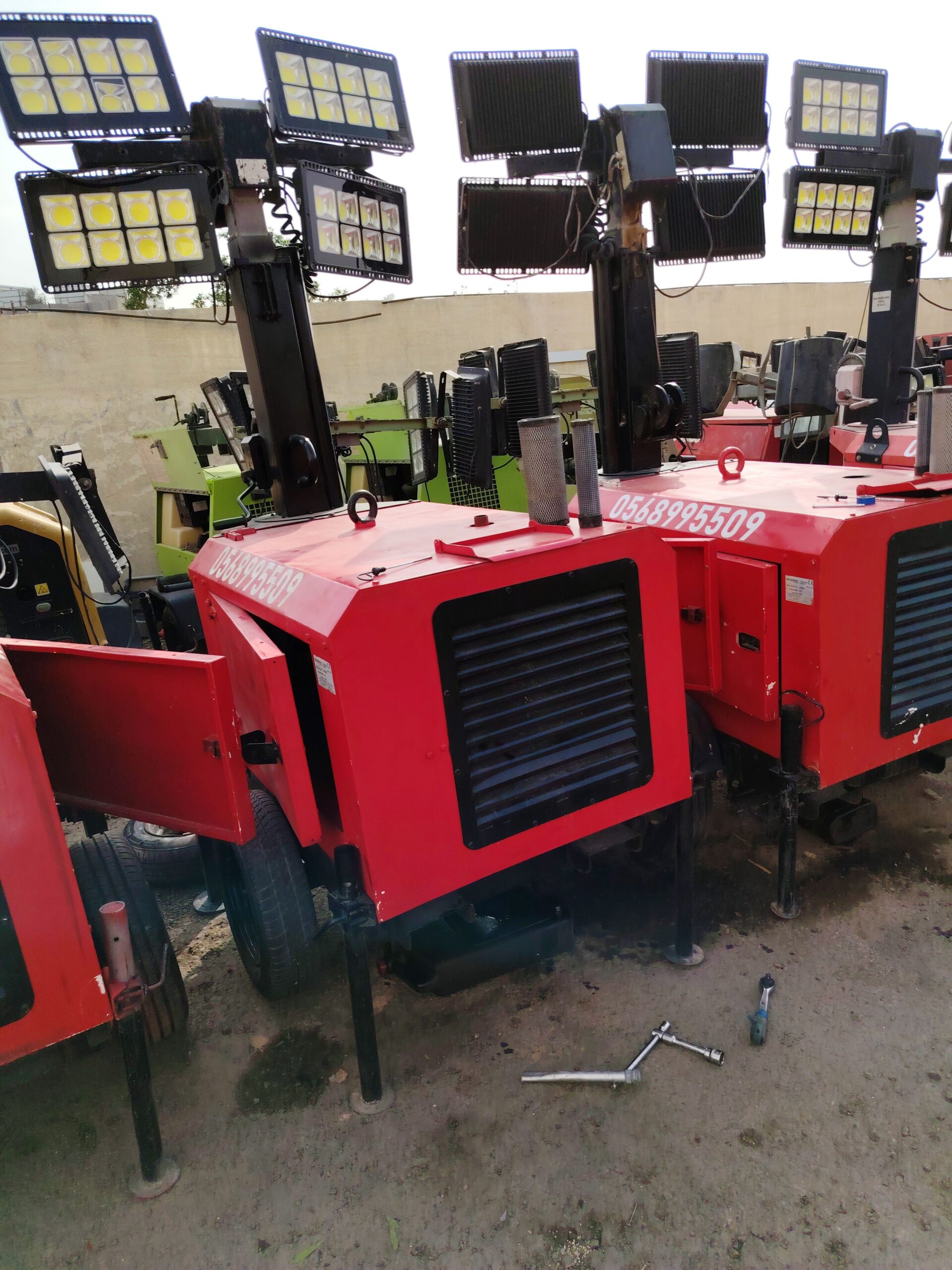 سيزرات ليفت متوفرة للايجار ورافعات شوكية متوفرة لل