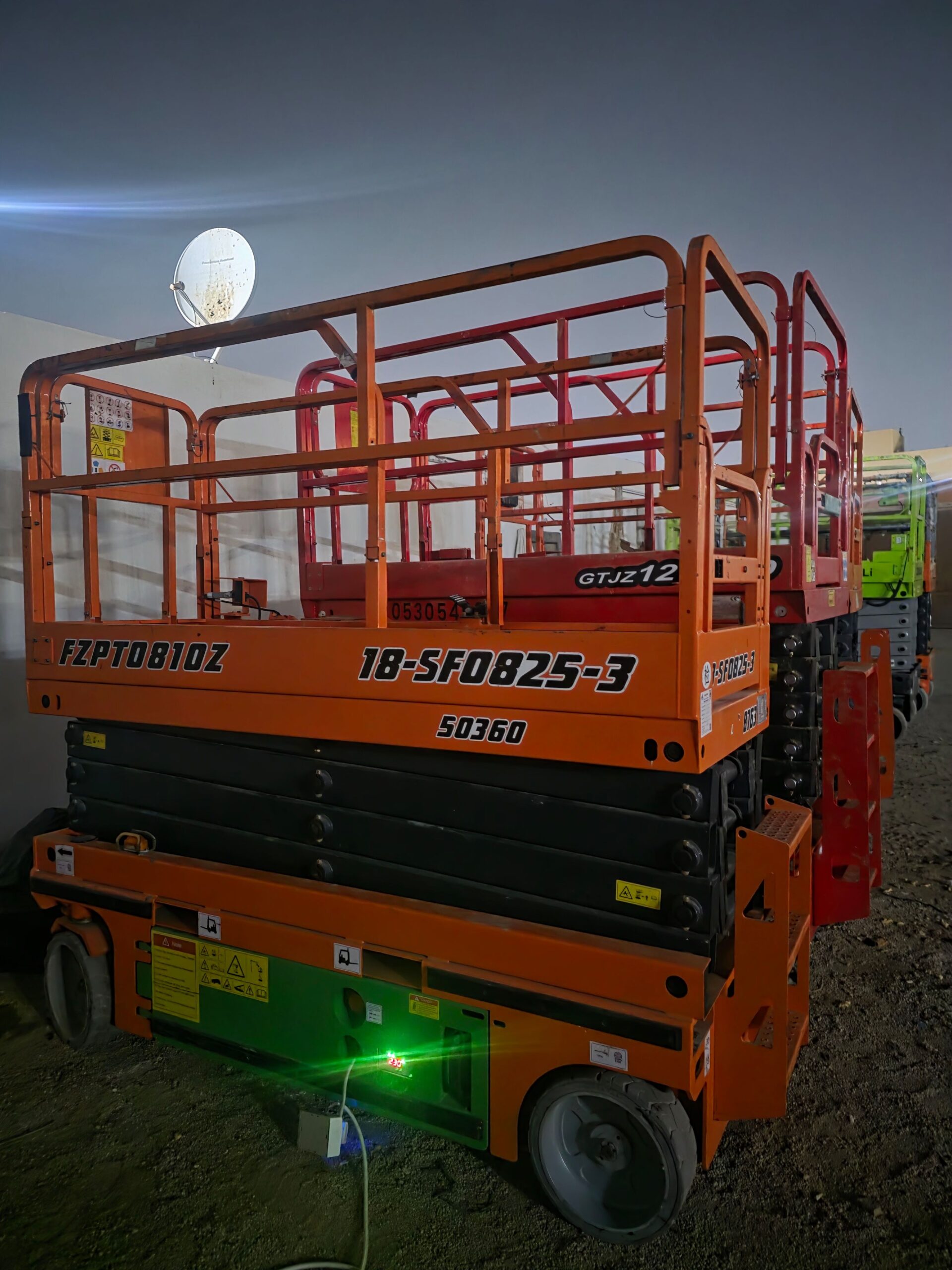 سيزرات لفت للايجار رافعه مقصيه للايجار سقاله كهربا