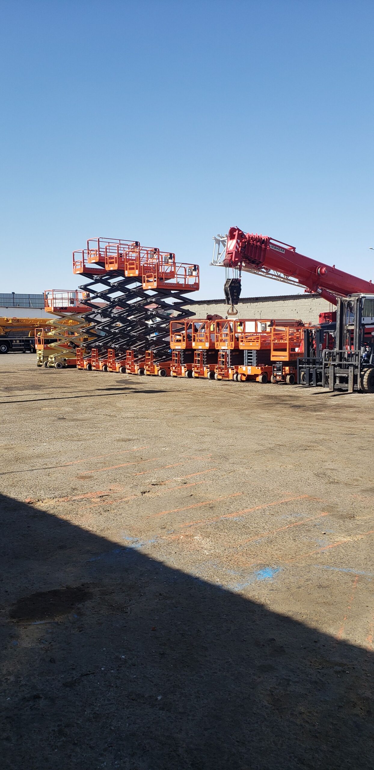 سيزر لفت ومان لفت وتاور لفت للايجار بجميع امتارها