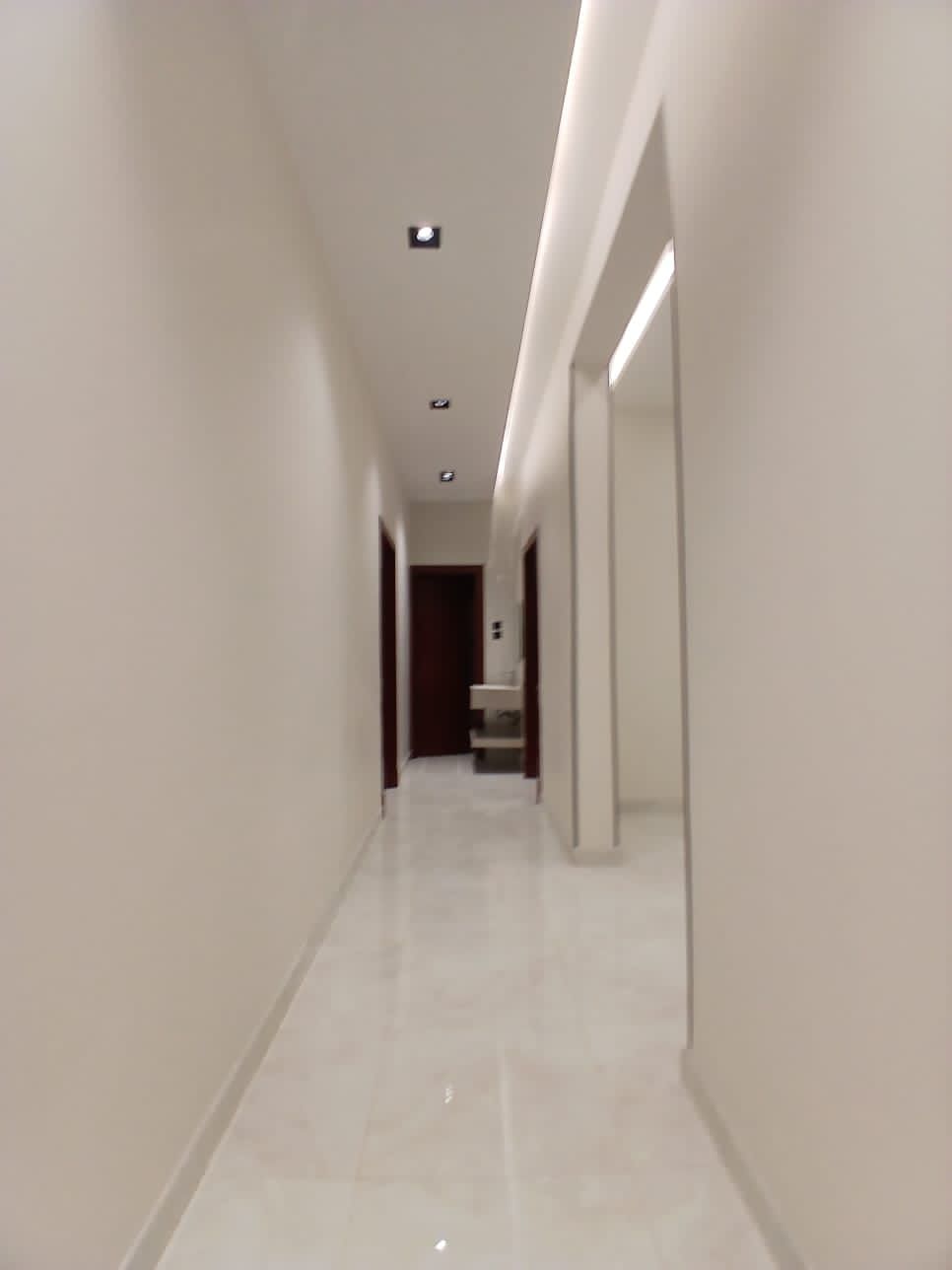 شقه للايجار جديده 4غرف حي طويق 2800شهري