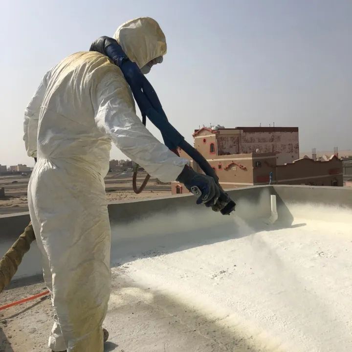 عوازل اسطح مائي يمنع تسرب الماء الامطار وعكس الحرا