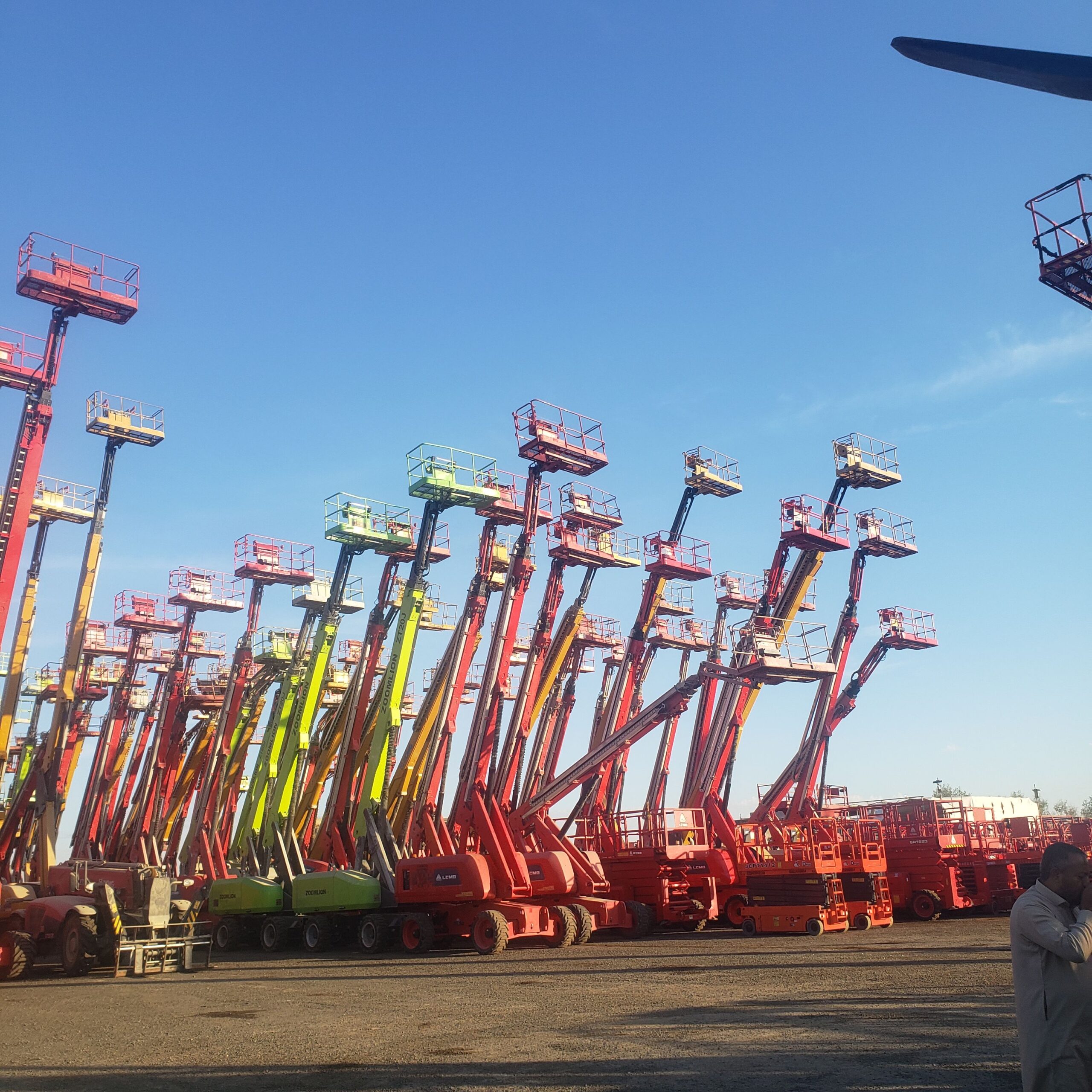 سيزر لفت ومان لفت للايجار بجميع مقاسات واحدة موديل