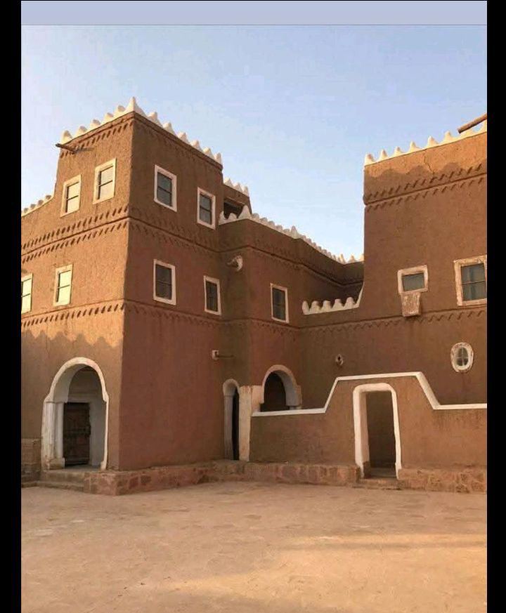 معلم بنا التراث الطين