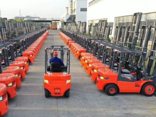 c1363179-0dfe-43a2-8b48-2ca689b4c4ac-4