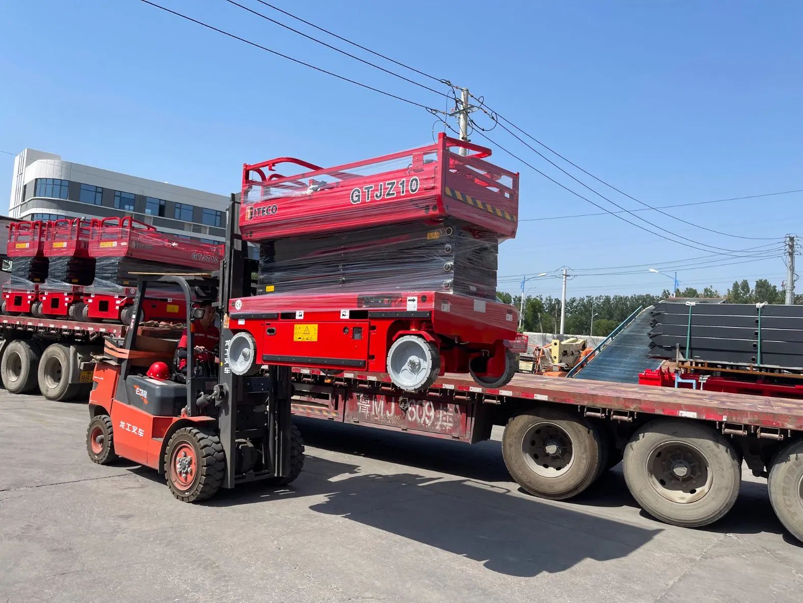 Caesarlift scissor lifts for rent in Dammam, Riyad