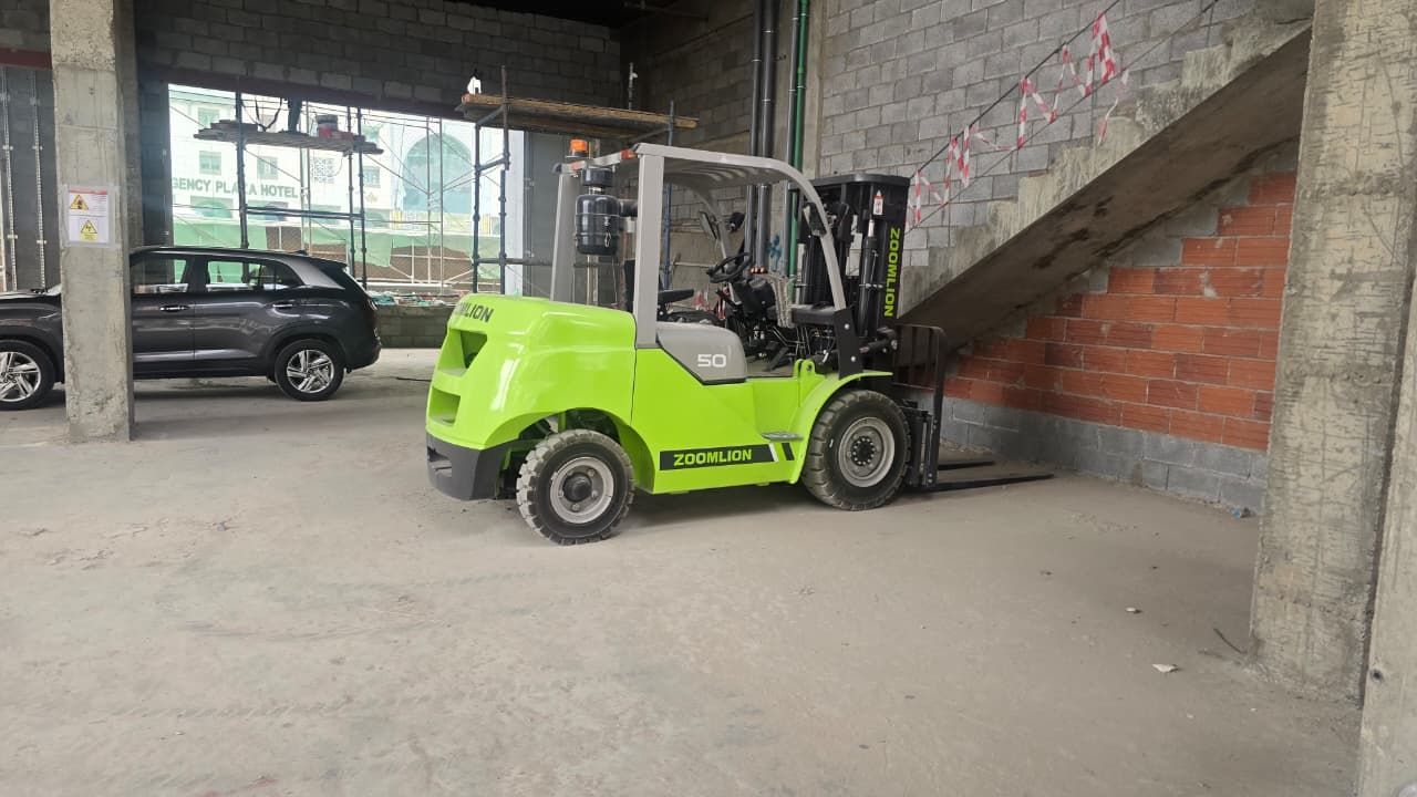 سيزرات لفت متوفرة للايجار ورافعات شوكية وكرينات لل