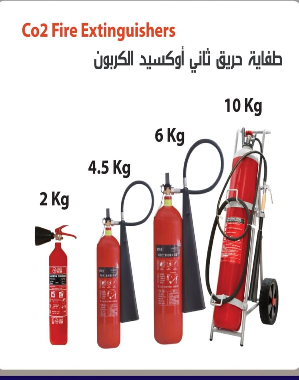 إعادة تعبئة طفاية الحريق. إنذار الحريق. مضخة الحري