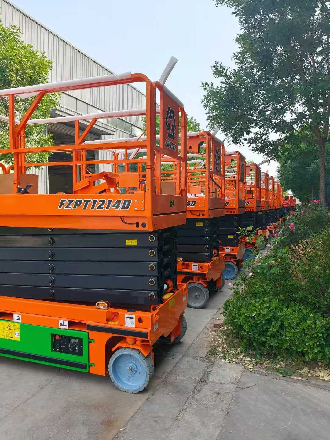 سيزر لفت للايجار من 8متر الى 18 متر كهرباء وديزل س