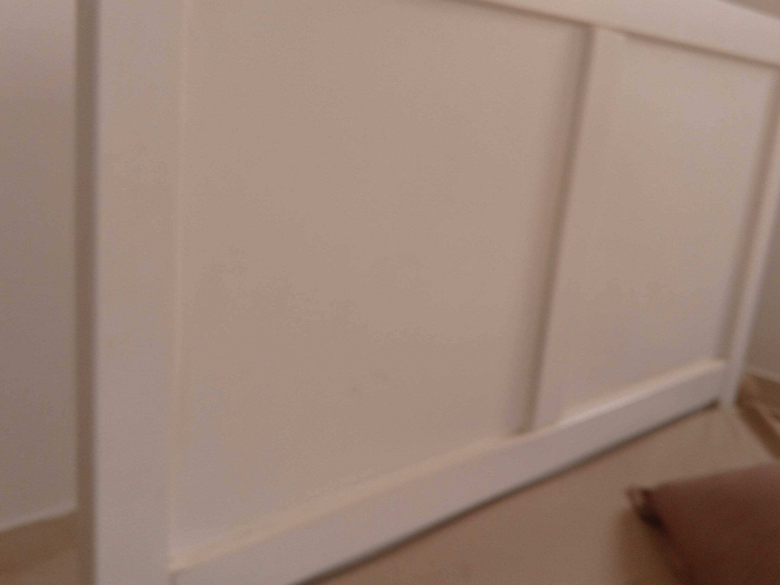 غرفه نوم تسريحه وسرير ومكتب التلفزيون