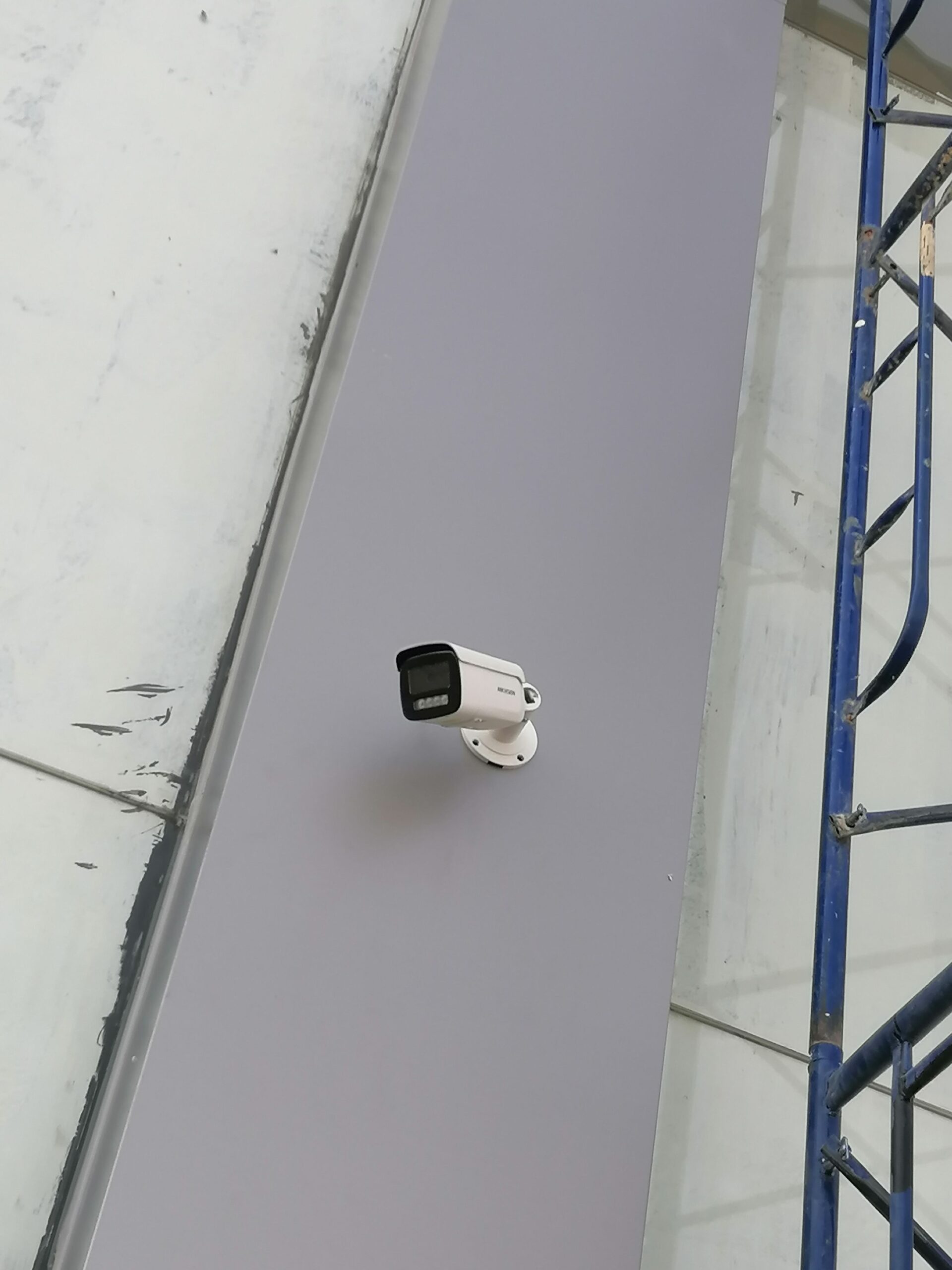 تركيب كاميرات المراقبة والتحكم والانتركوم