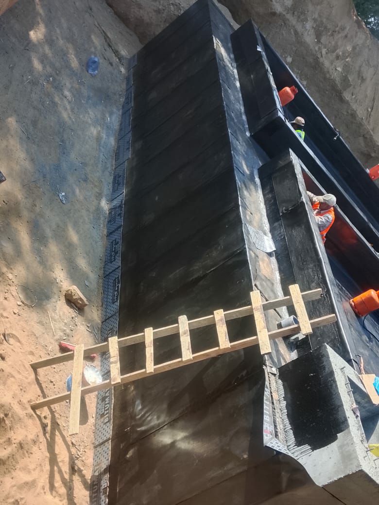 فني عوازل بجميع انواعه