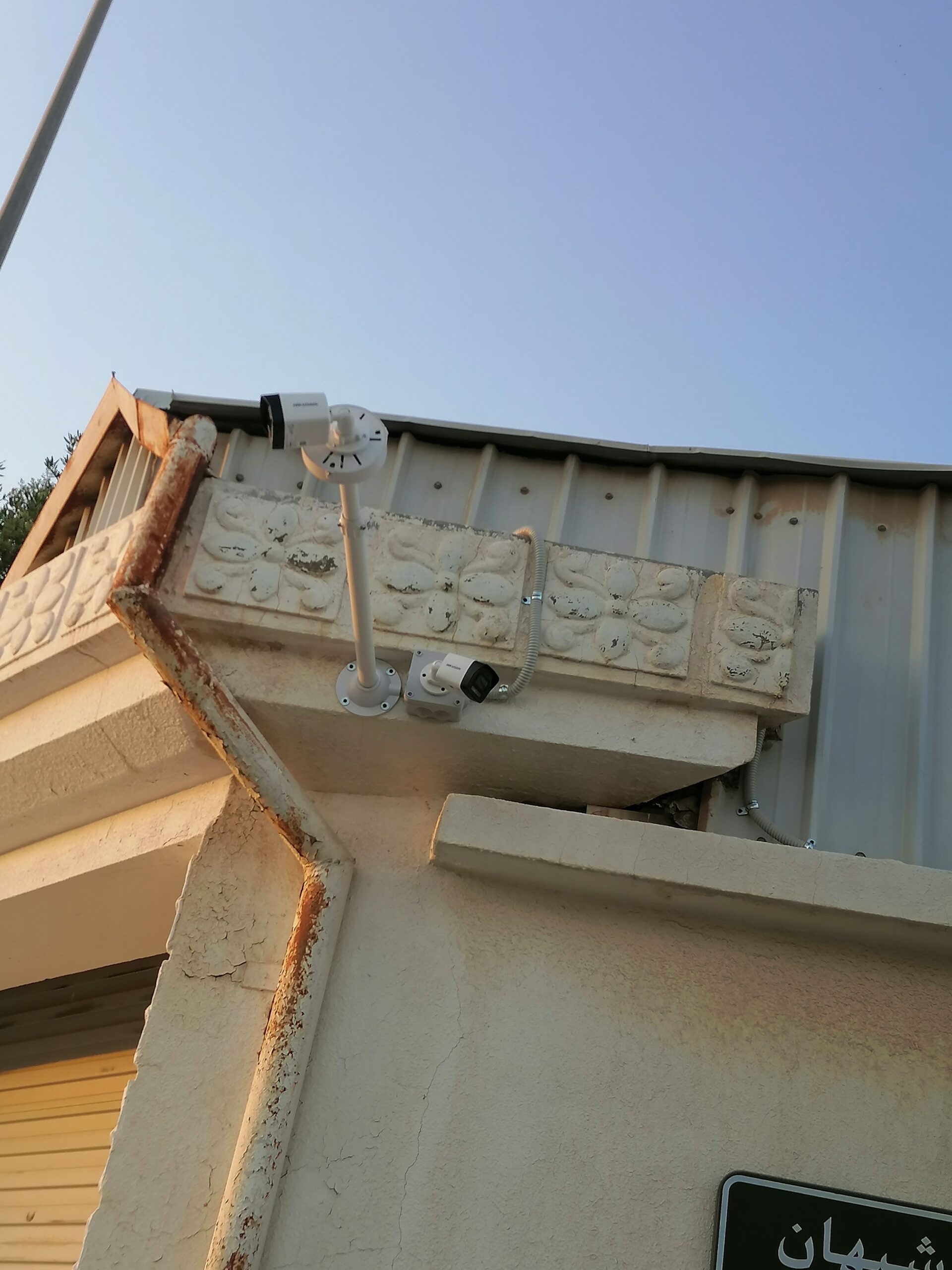 تركيب كاميرات المراقبة والتحكم والانتركوم