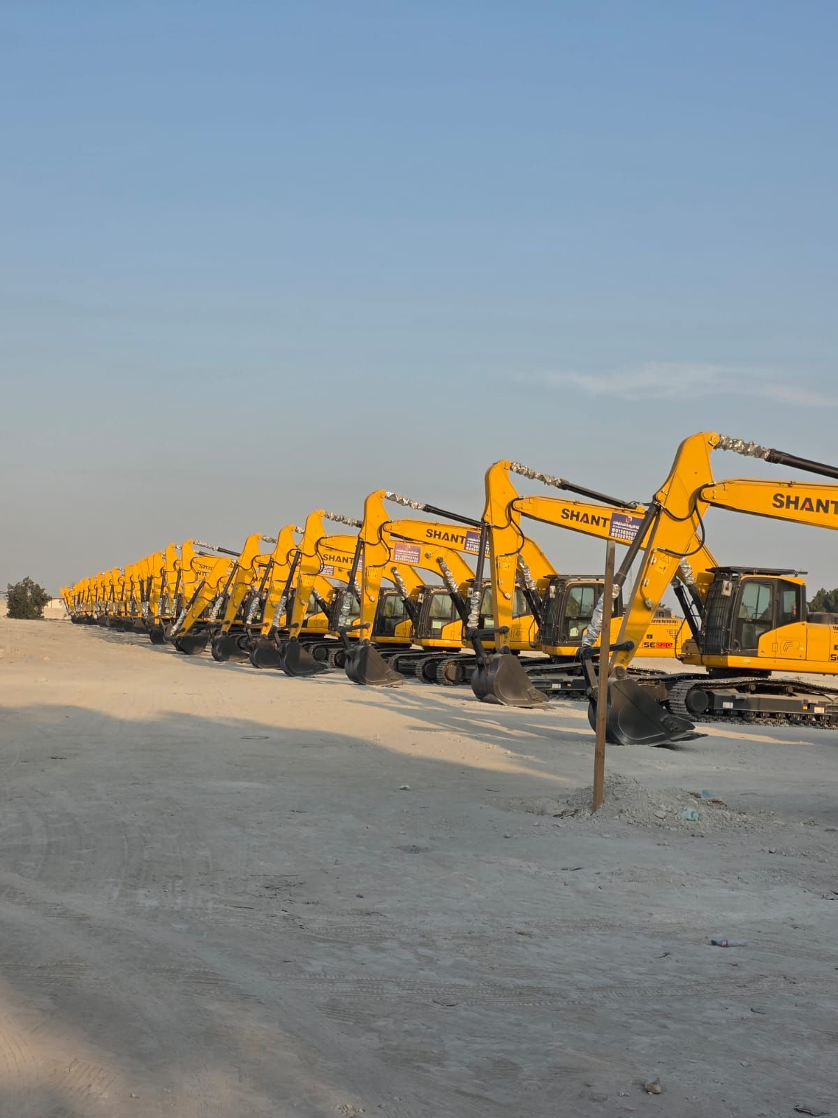 بوكلين للايجار متوفر لدينا. يمكننا توفير بوكلين بم