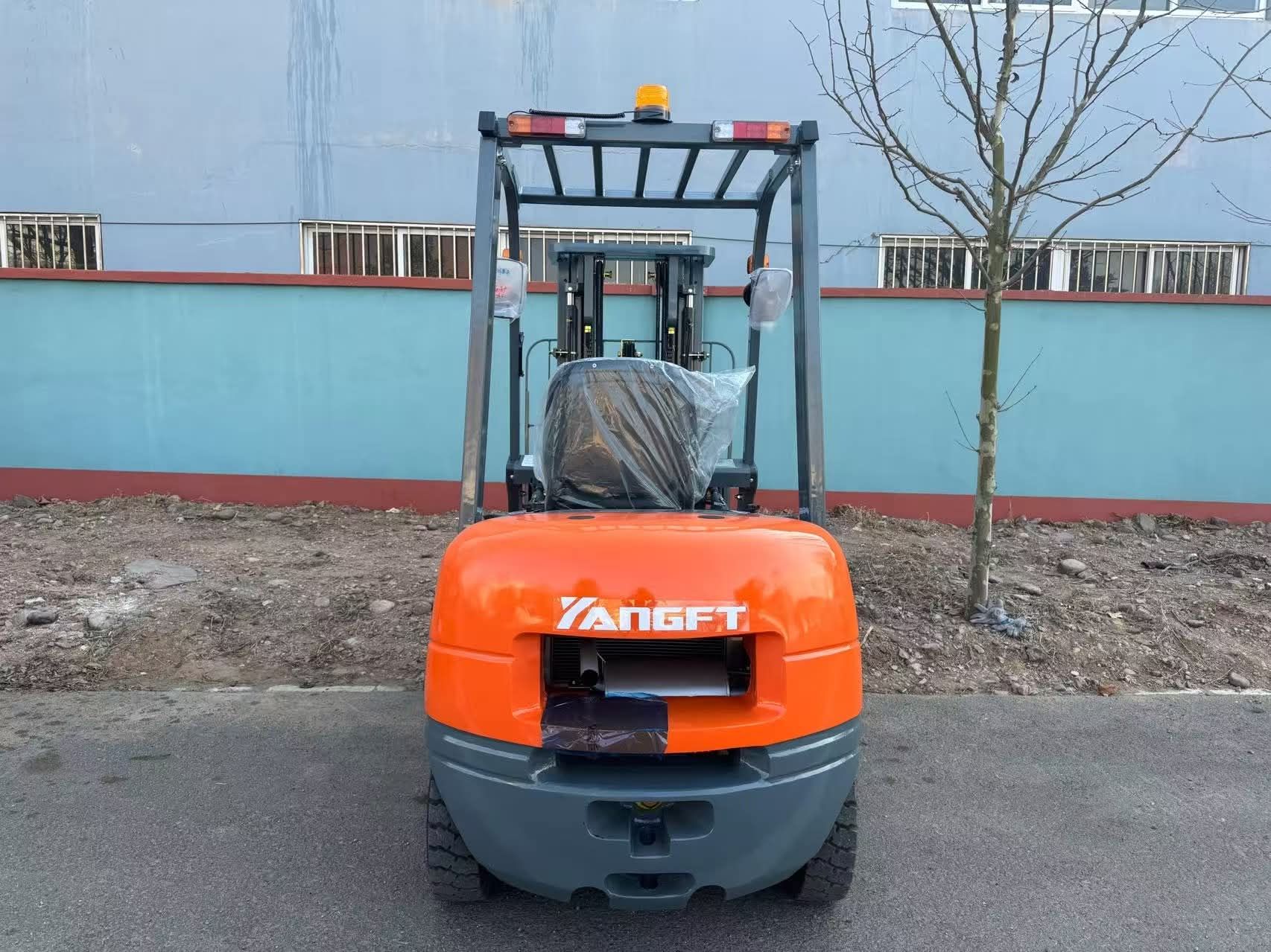 رافعة شوكية للأيجار في الدمام