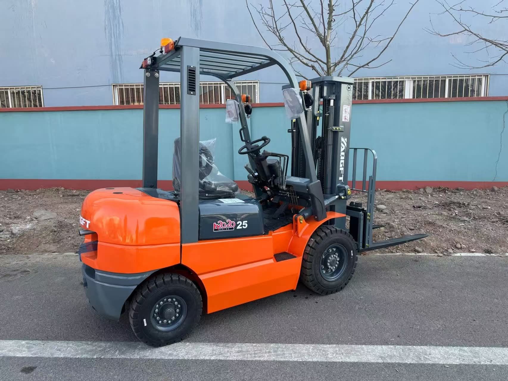 رافعة شوكية للأيجار في الدمام