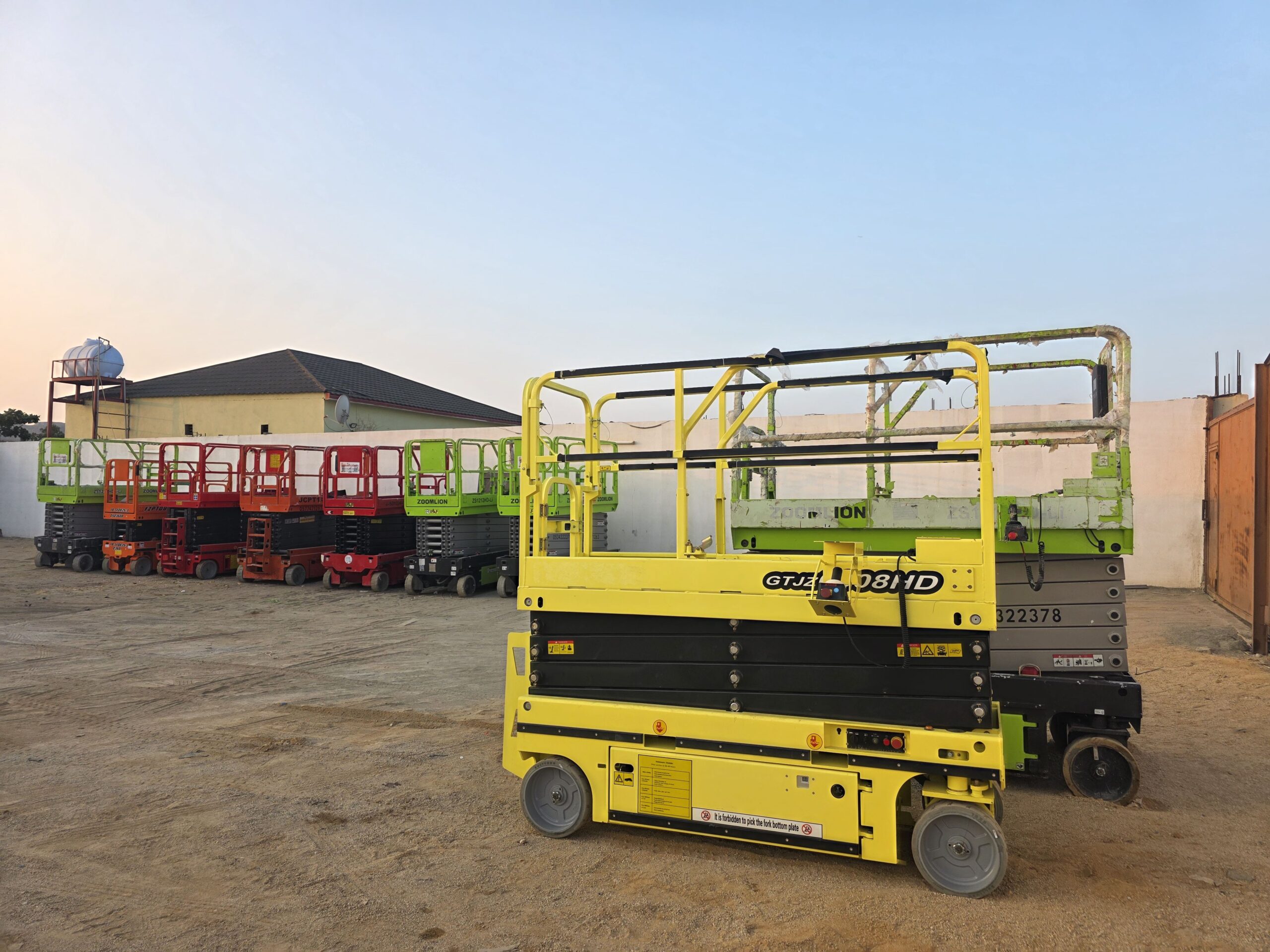 رافعة مقصية 12متر للايجار سيزرلفت 12متر للايجار را