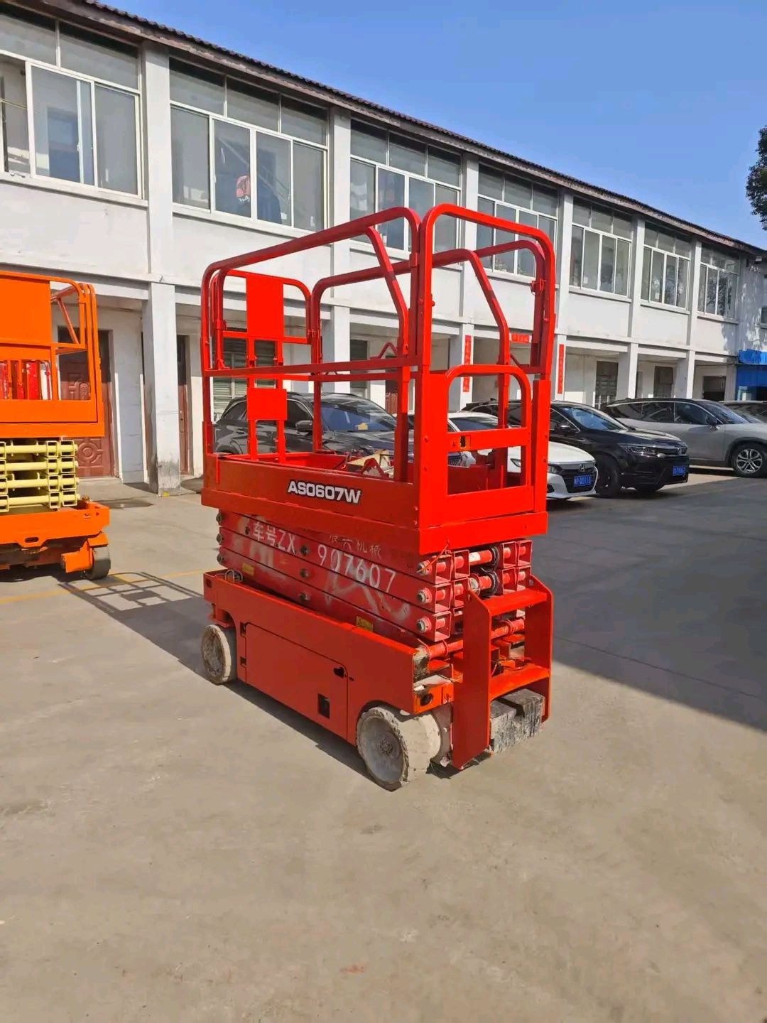 مانلفت بمختلف المقاسات والأرتفاعات وسيزرلفت متوفرة