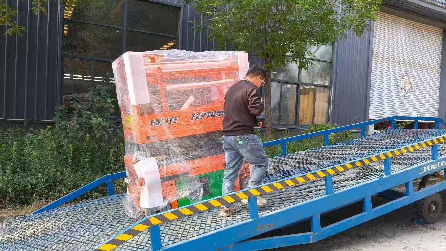 سيزر لفت للايجار من 8متر الى 18 متر كهرباء وديزل س