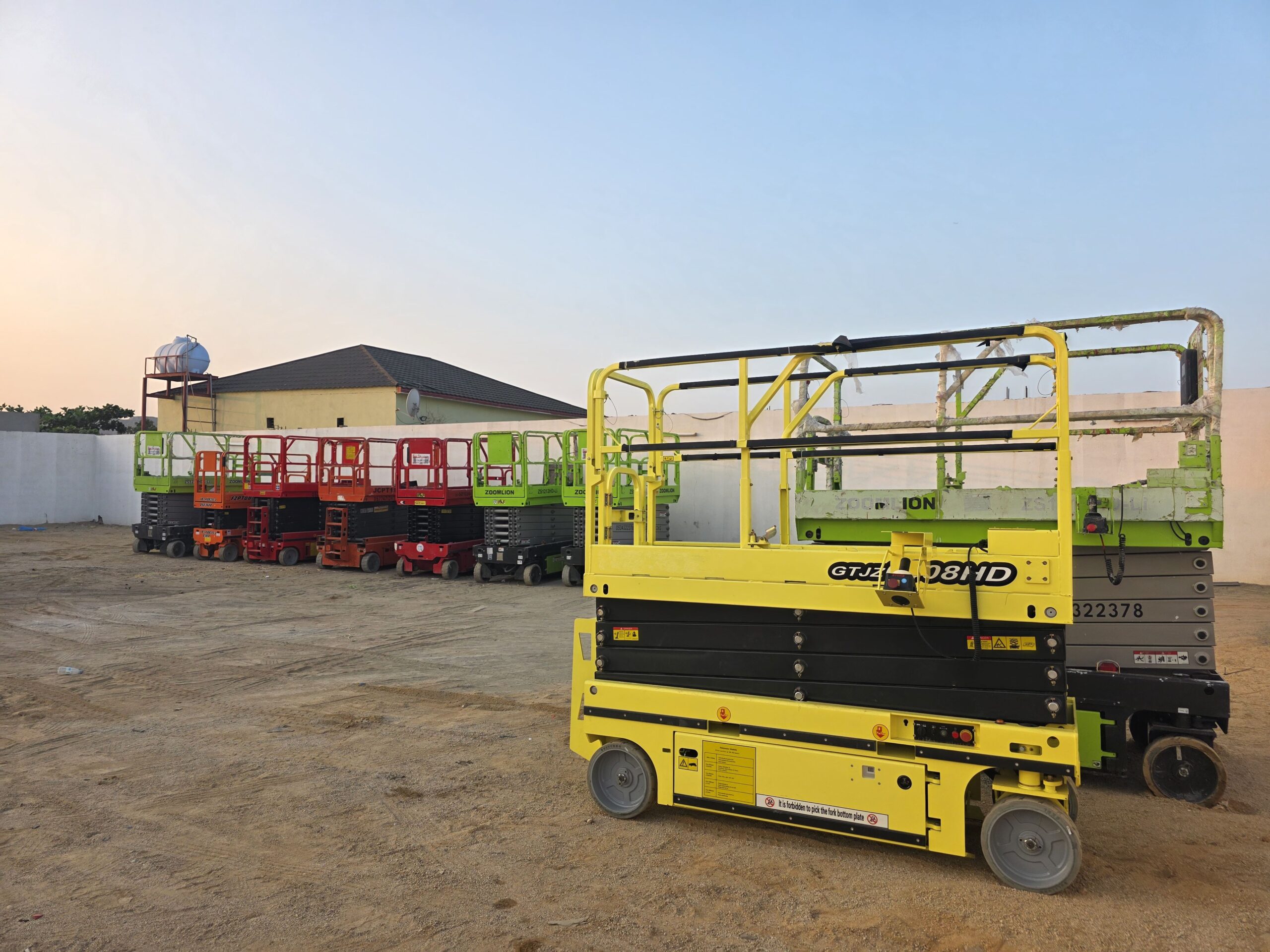 رافعة مقصية 12متر للايجار سيزرلفت 12متر للايجار را