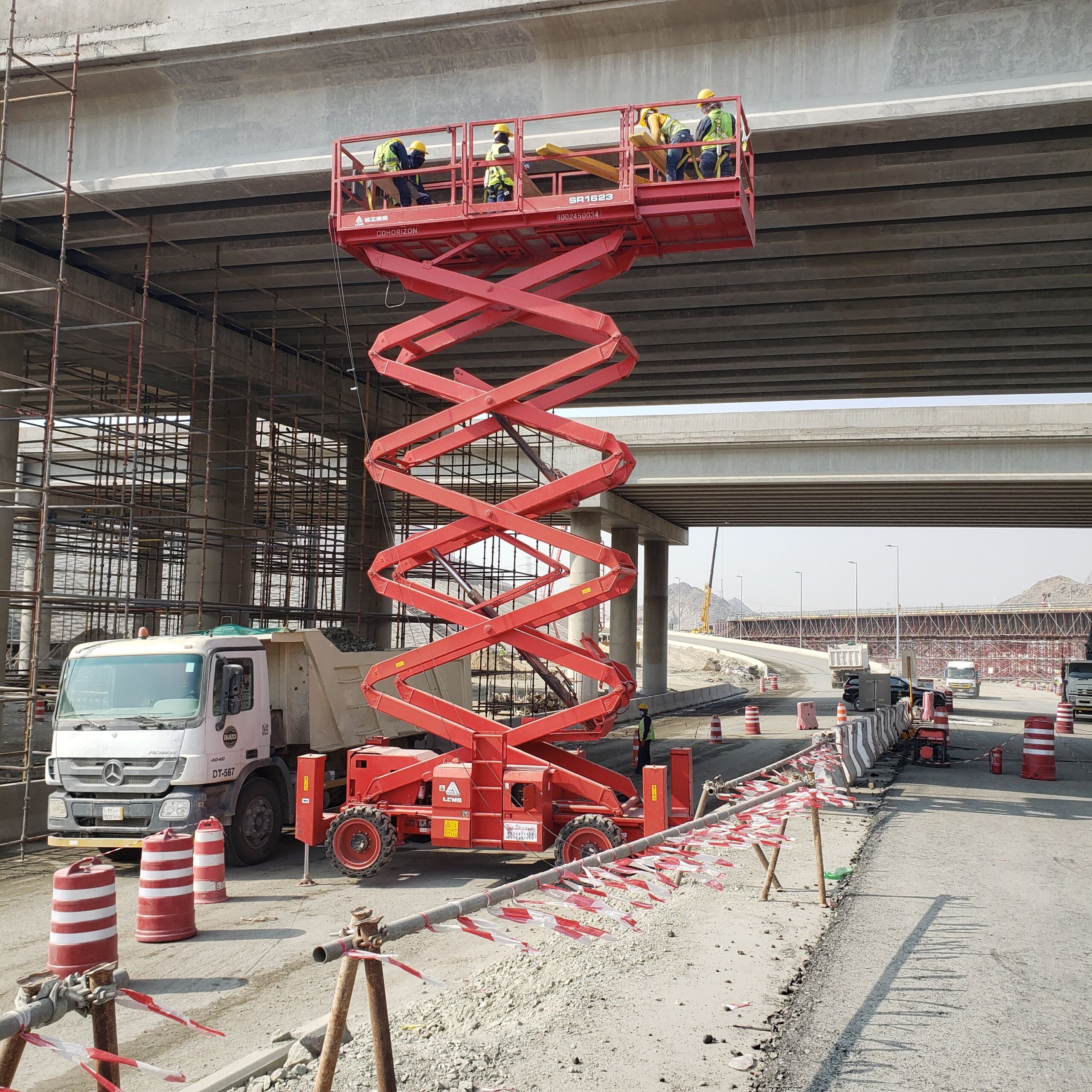 مانلفت الايجار سيزرلفت مقصيه كهرباء وديزل رافعة شو