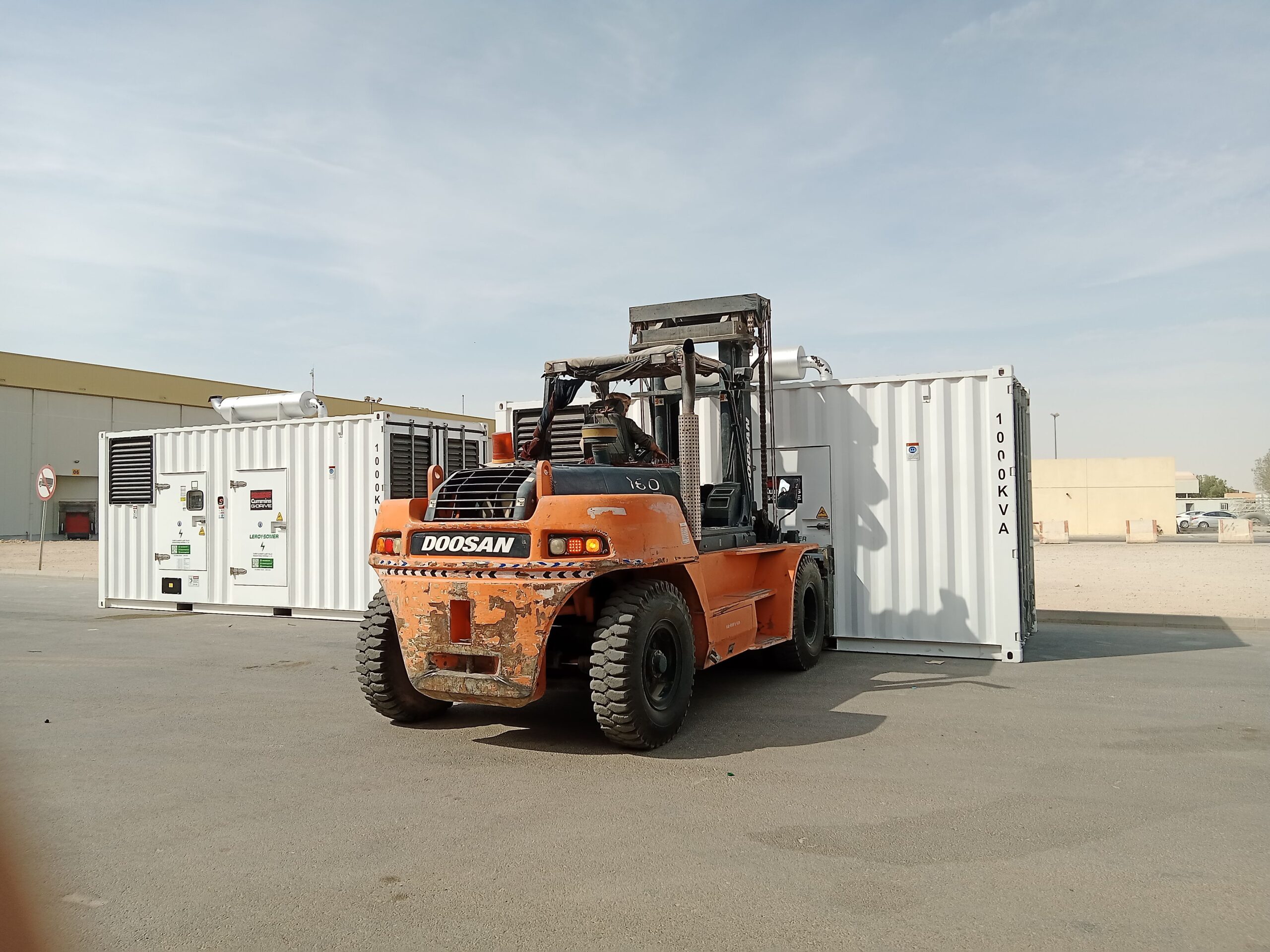 روافع شوكيه للايجار اليومي والشهري في جده