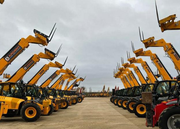 جي سي بي تليهاندر ميرلو تليهندر للإيجار في الدمام