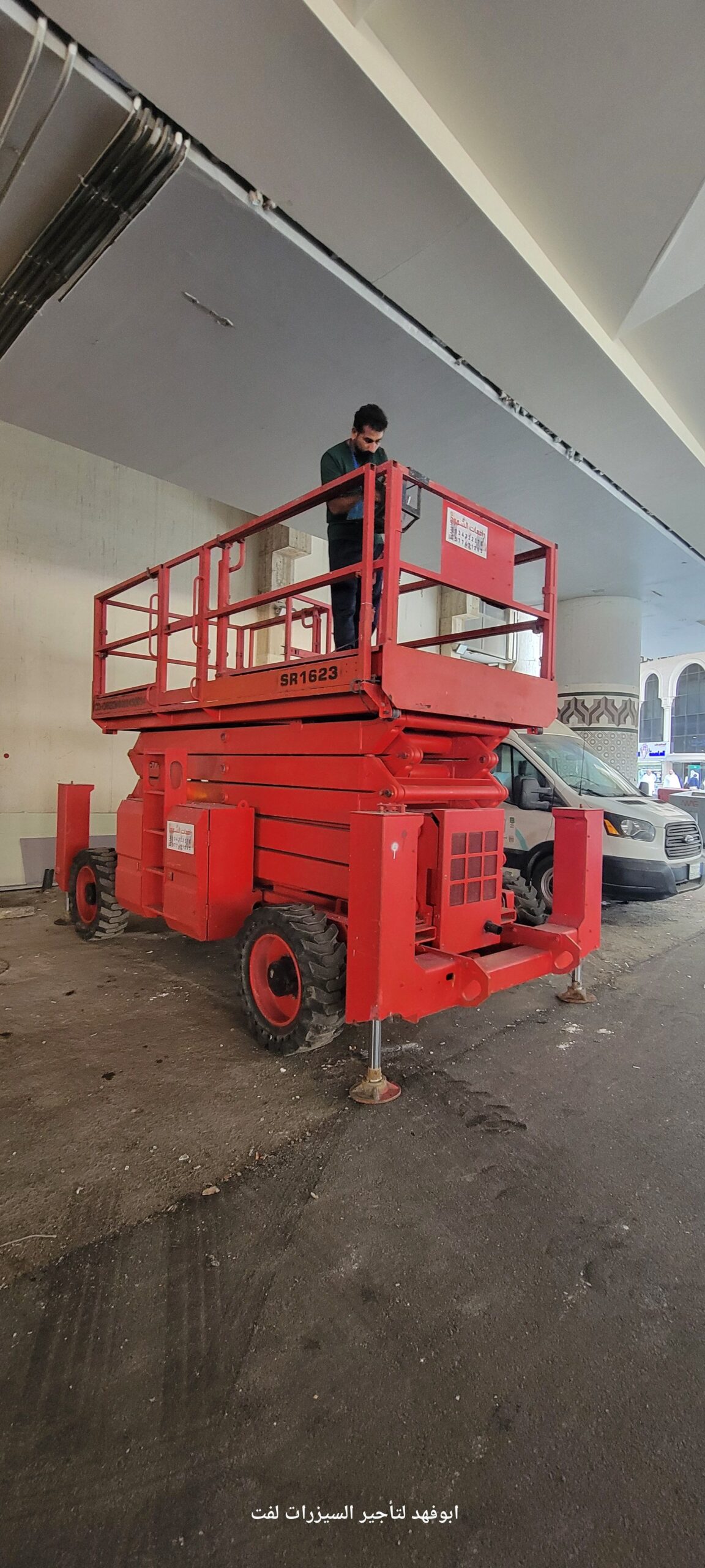 سيزرلفت 18متر للايجار اليومي والاسبوعي والشهري سيز