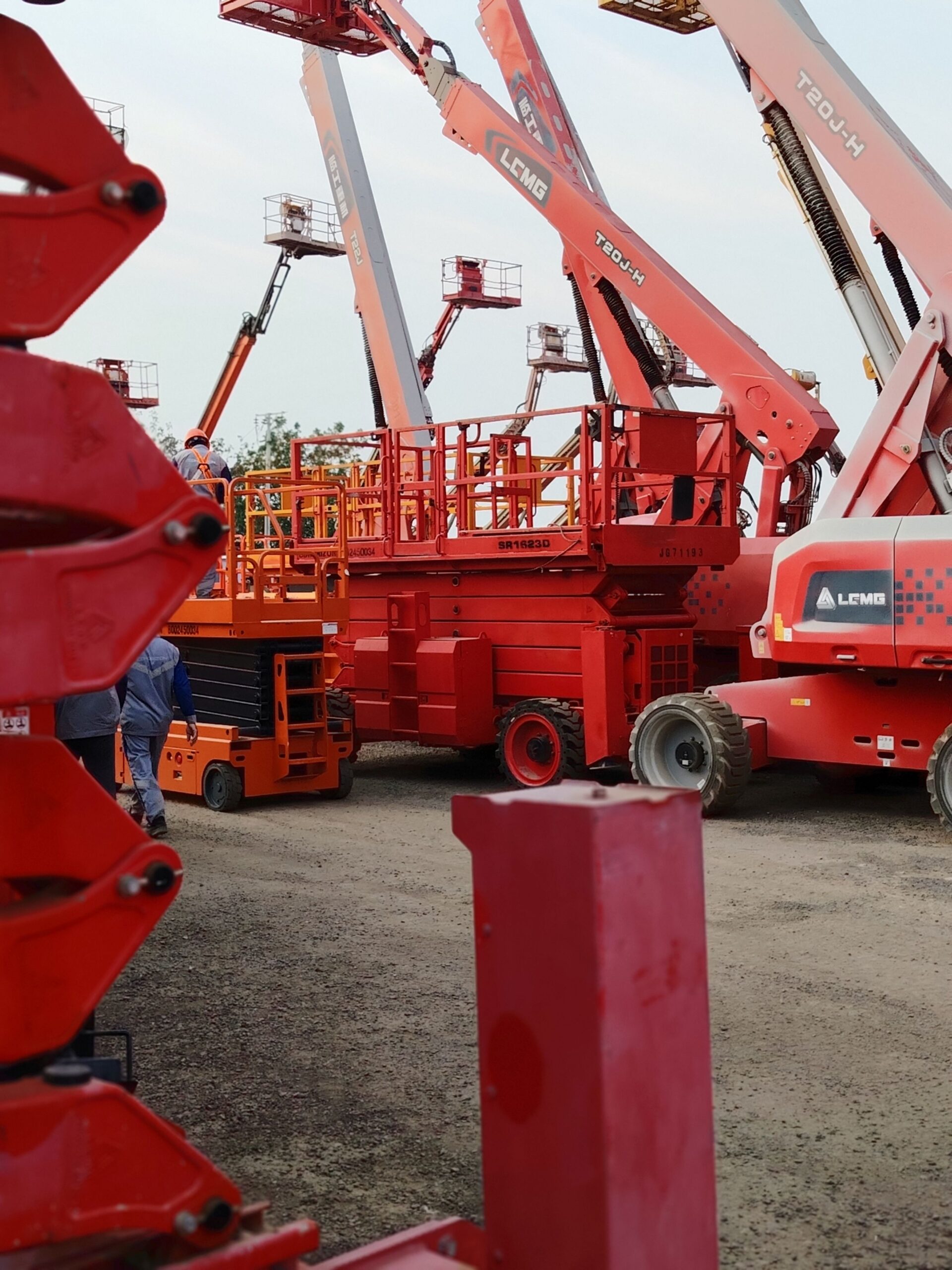 سيزرلفت ومان لفت ورافعات شوكيه وتليهندلر جي سي بي