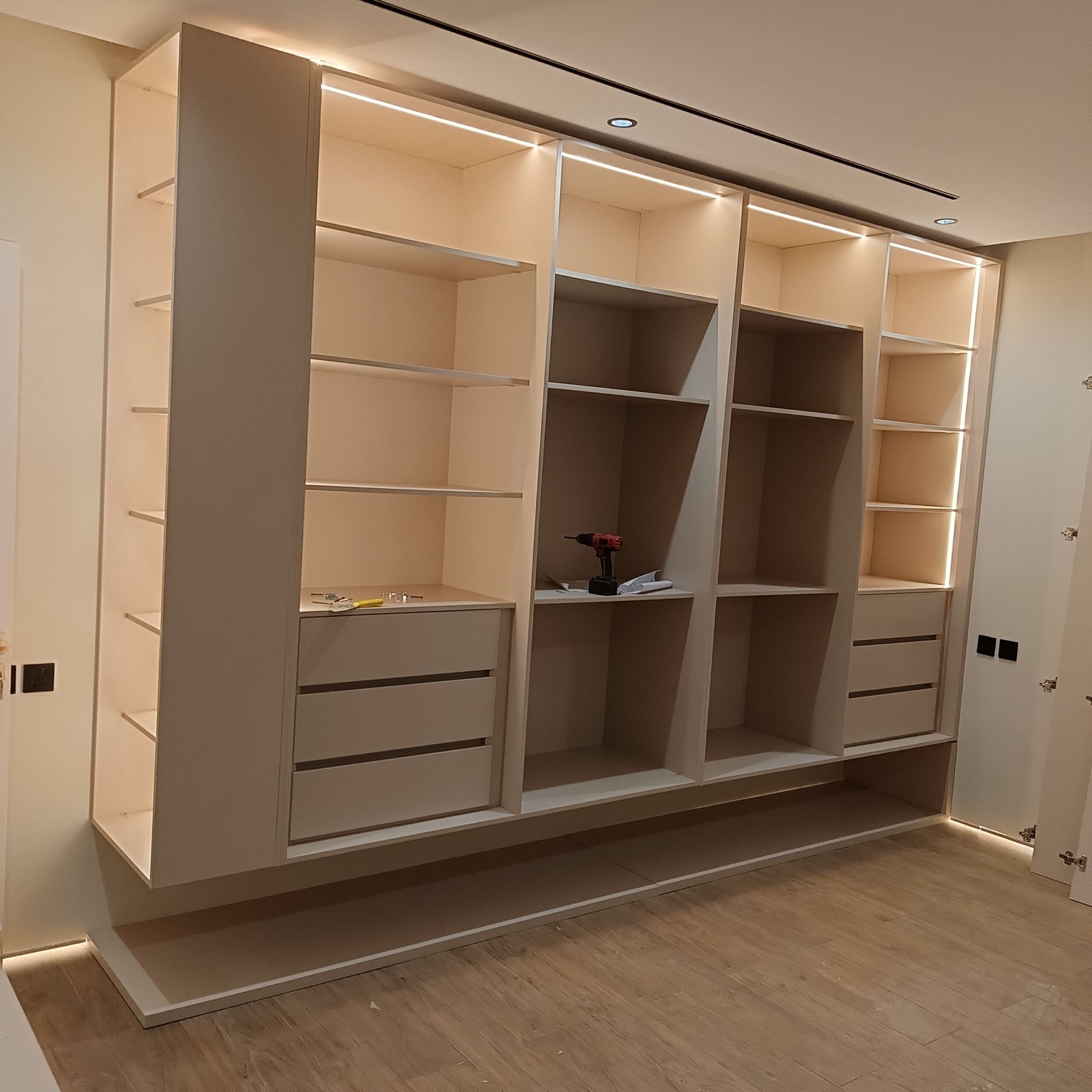 تفصيل غرف نوم وخزائن وديكورات ومجالس وستاير وسراير