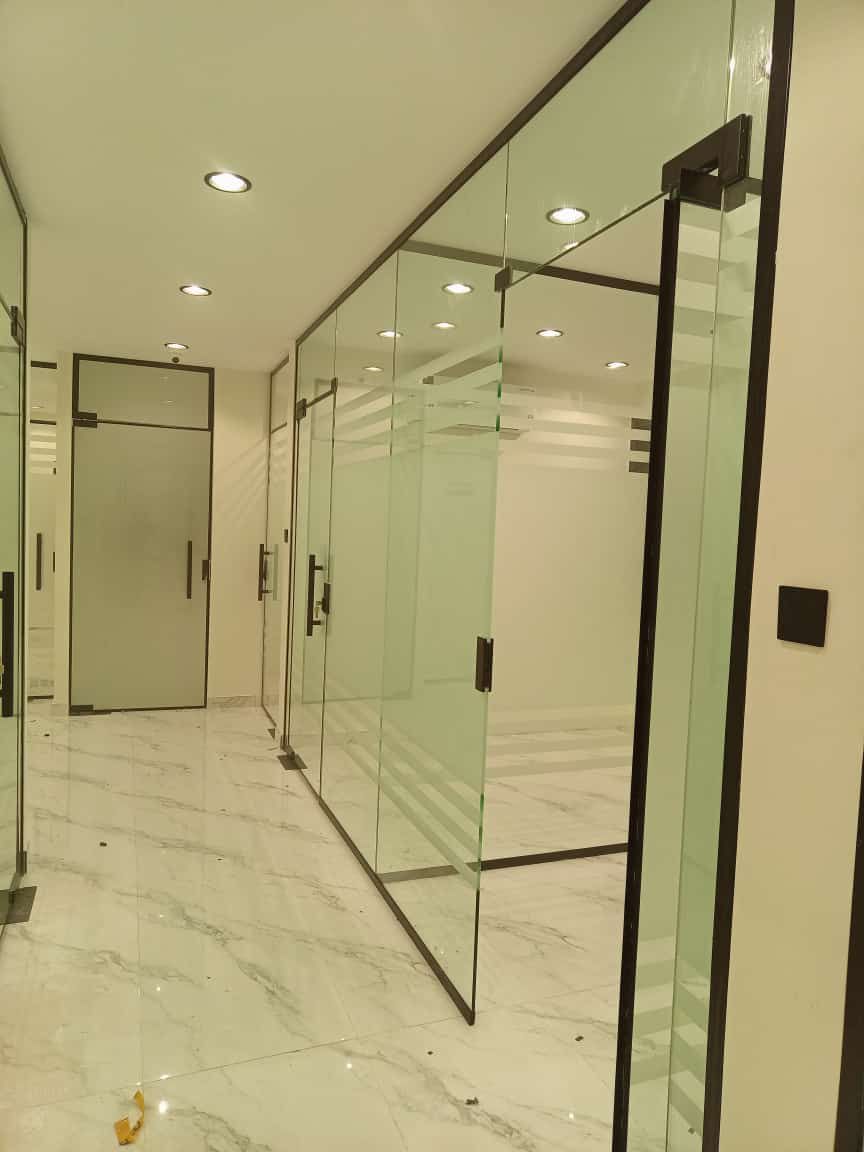 توريد وتركيب زجاج سكريت