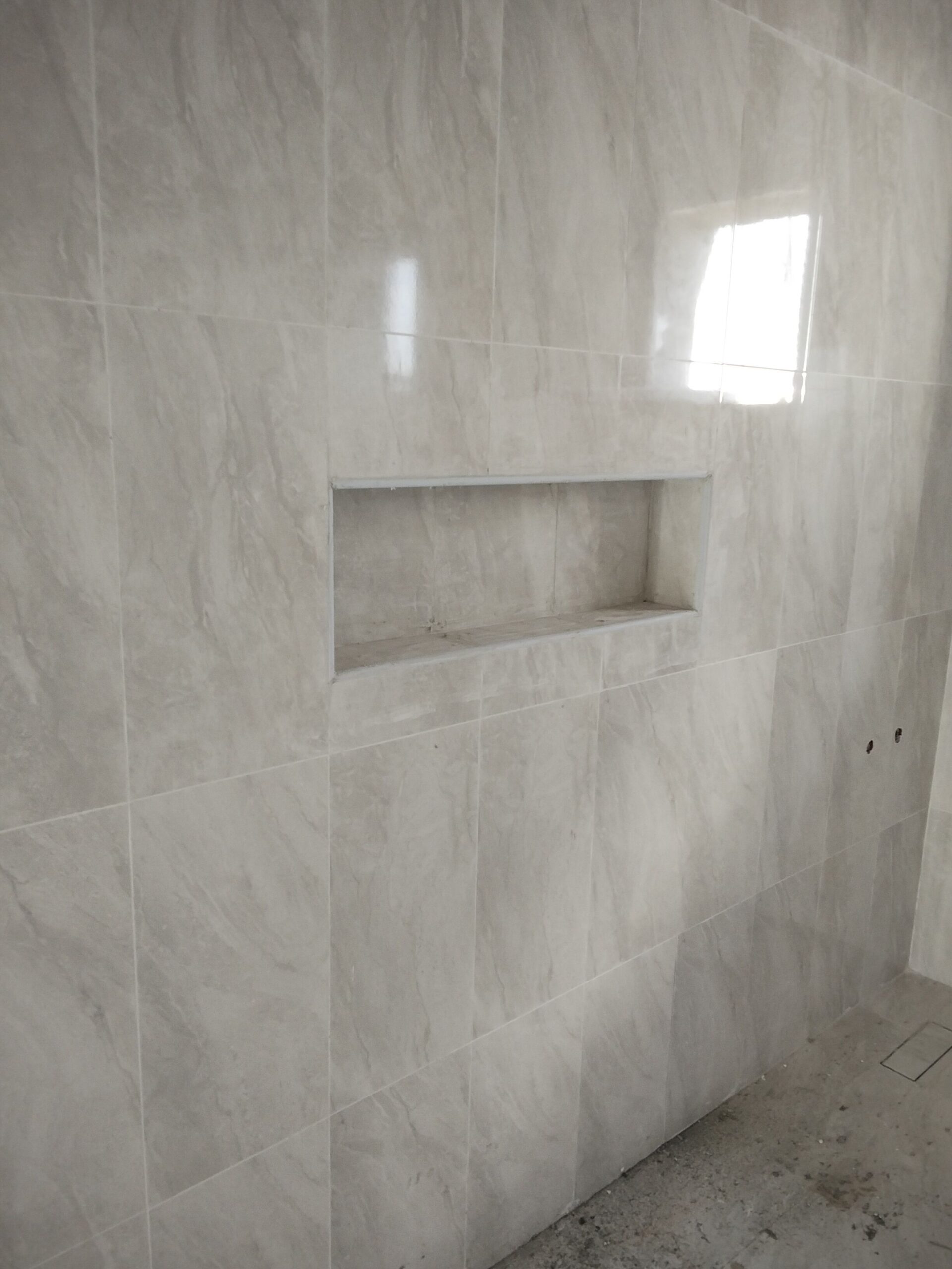 مبلط سيراميك ورخام