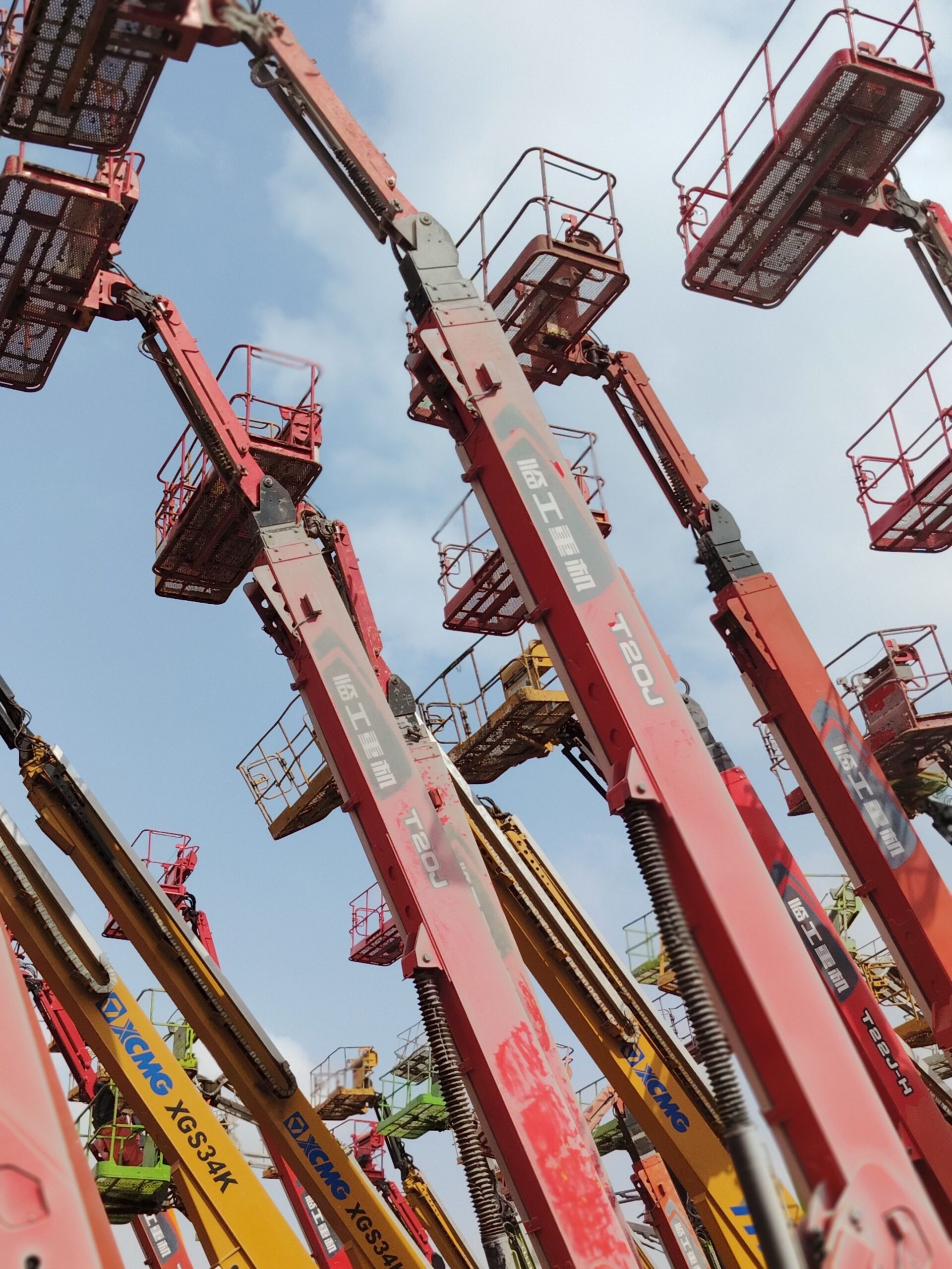 مان لفت وسيزر لفت ورافعات شوكيه وتيليهندلر جي سي ب