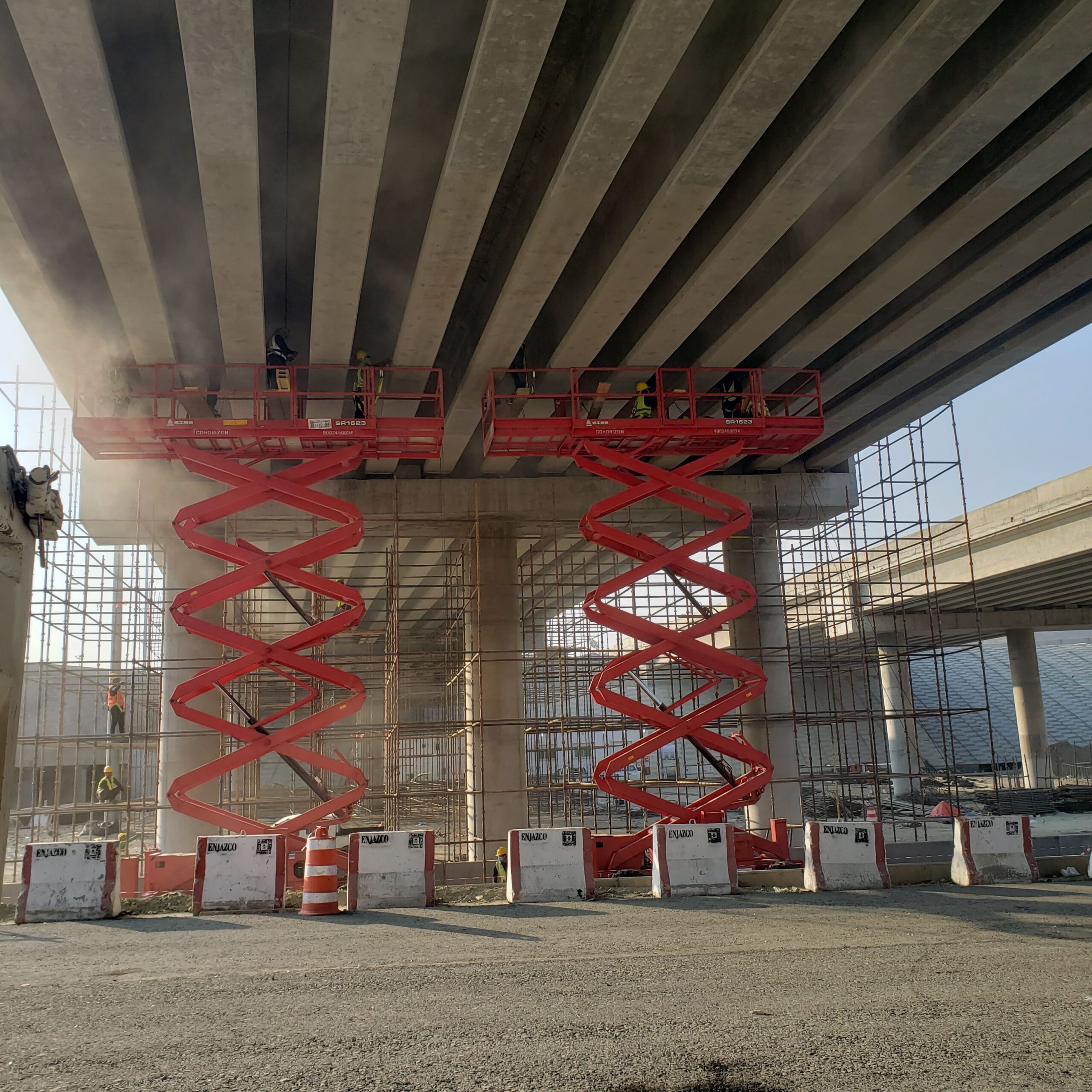 رافعت عمال سيزر لفت مقصية كهرباء وديزل مان لفت 10م