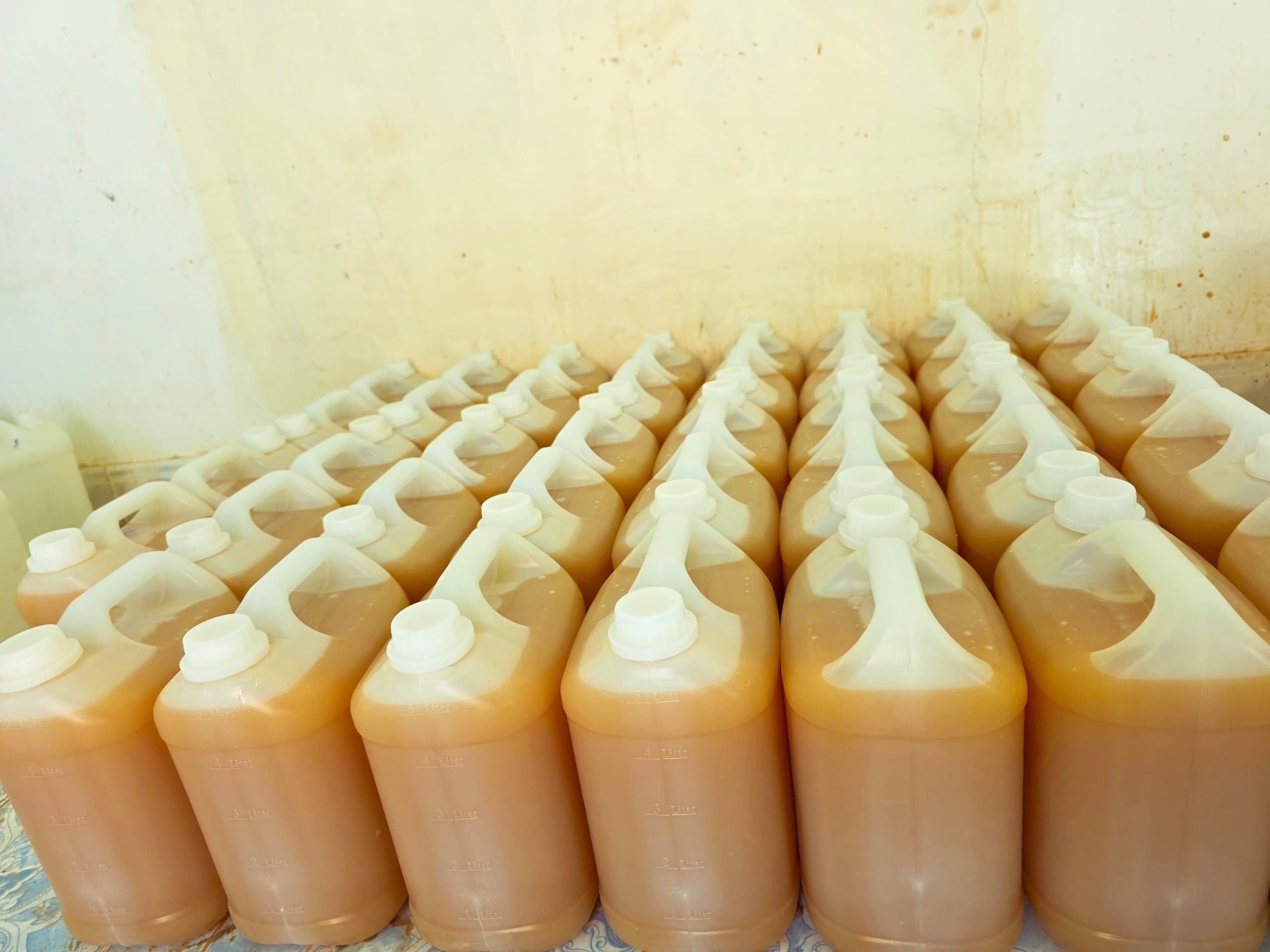 جميع انواع العسل اليمني ونورد الى جميع أنحاء العال