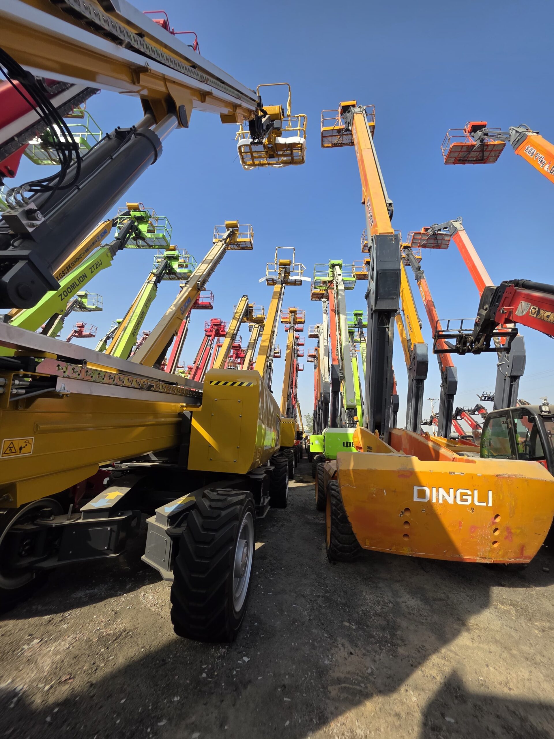 روافع شوكيه ومقصية متوفرة للايجار