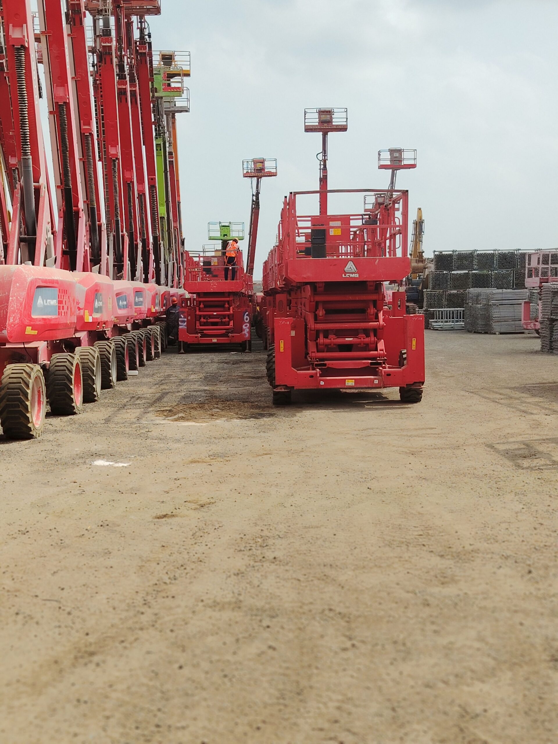 سيزرلفت ومان لفت ورافعات شوكيه وتيليهندلر جي سي بي