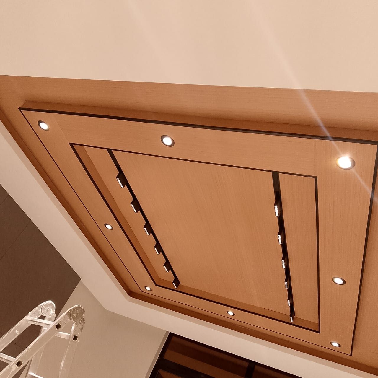 كهربائي وسباك جده