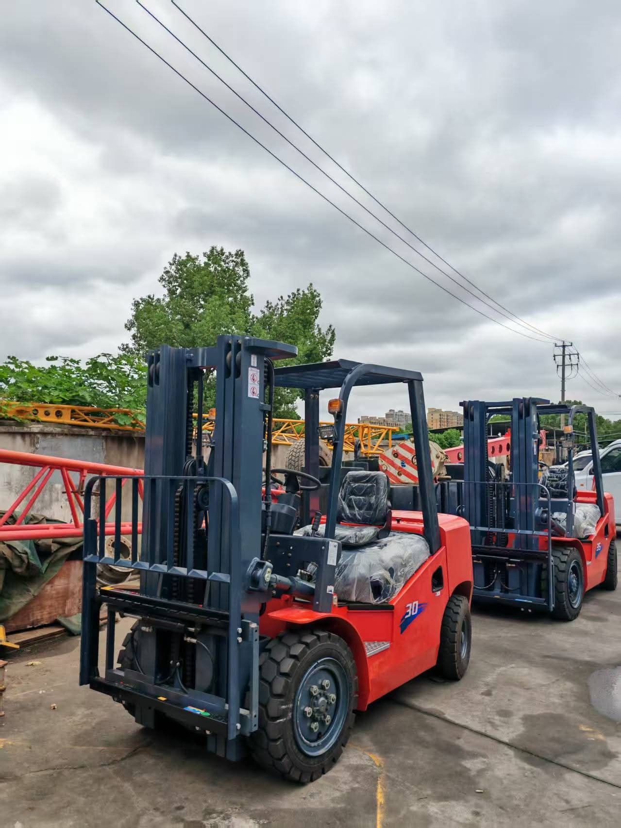 .فور كلفت رافعة شوكية من 2طن الي اكبر طن اللايجار