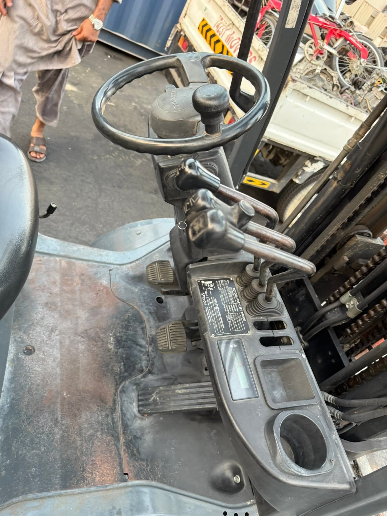 فوركلفت 1طن 2طن 3طن 5طن 10طن للإيجار في الدمام – ب