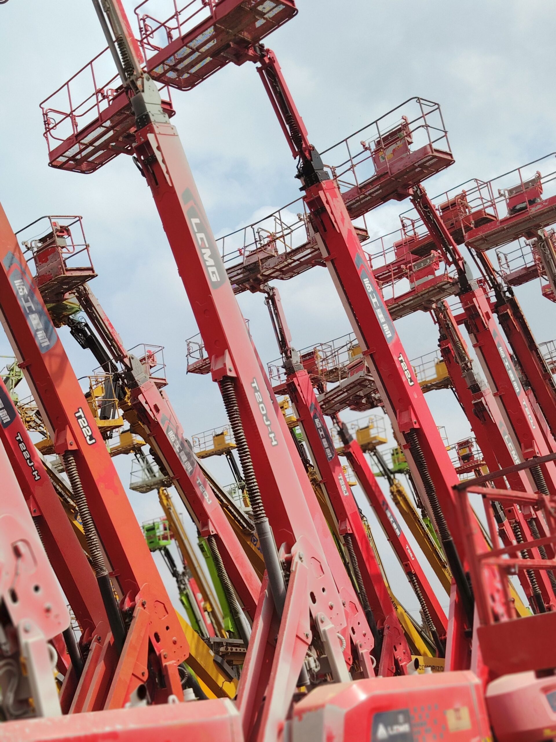 مان لفت وسيزر لفت ورافعات شوكيه وتيليهندلر جي سي ب