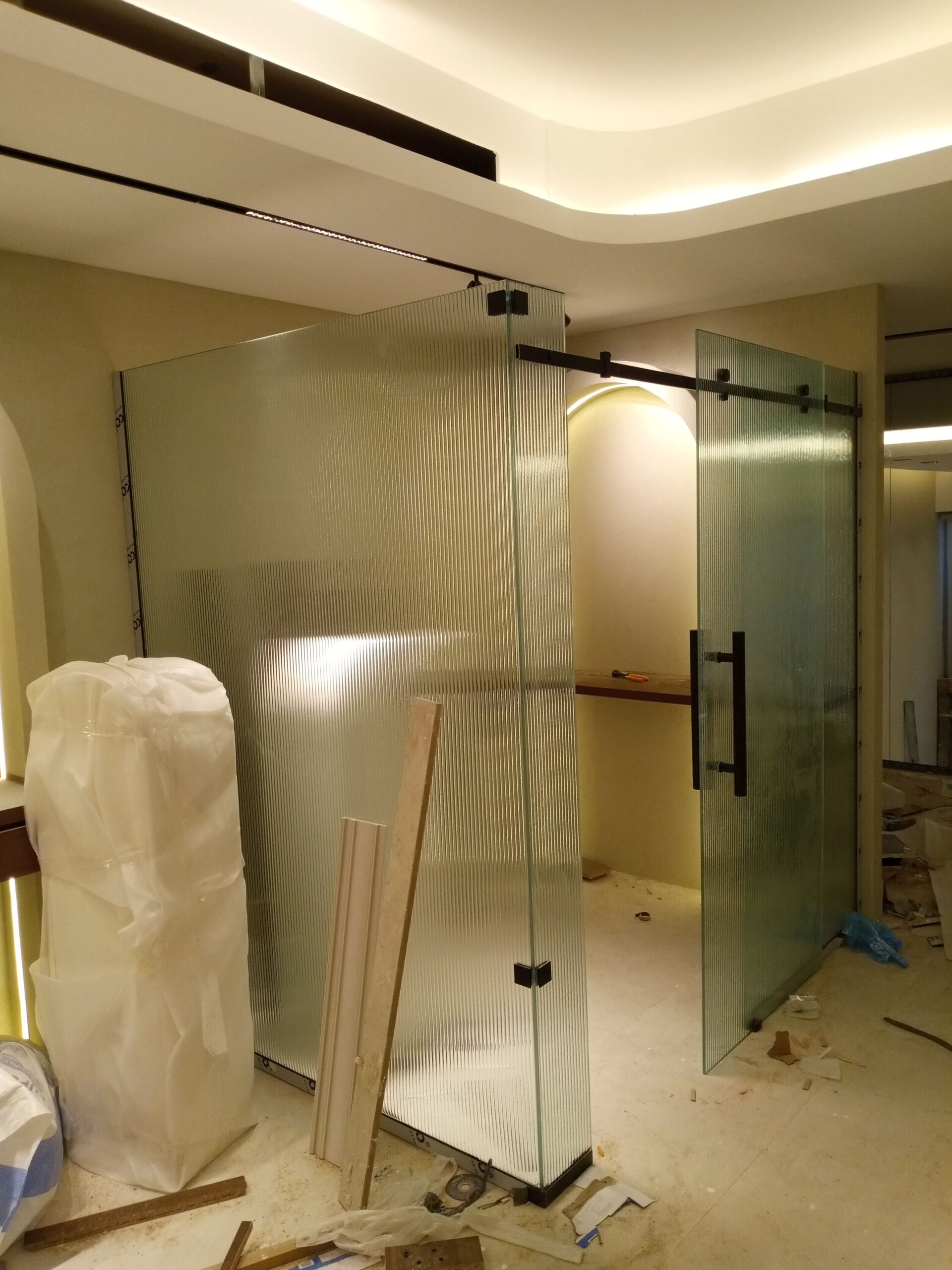 توريد وتركيب زجاج سكريت