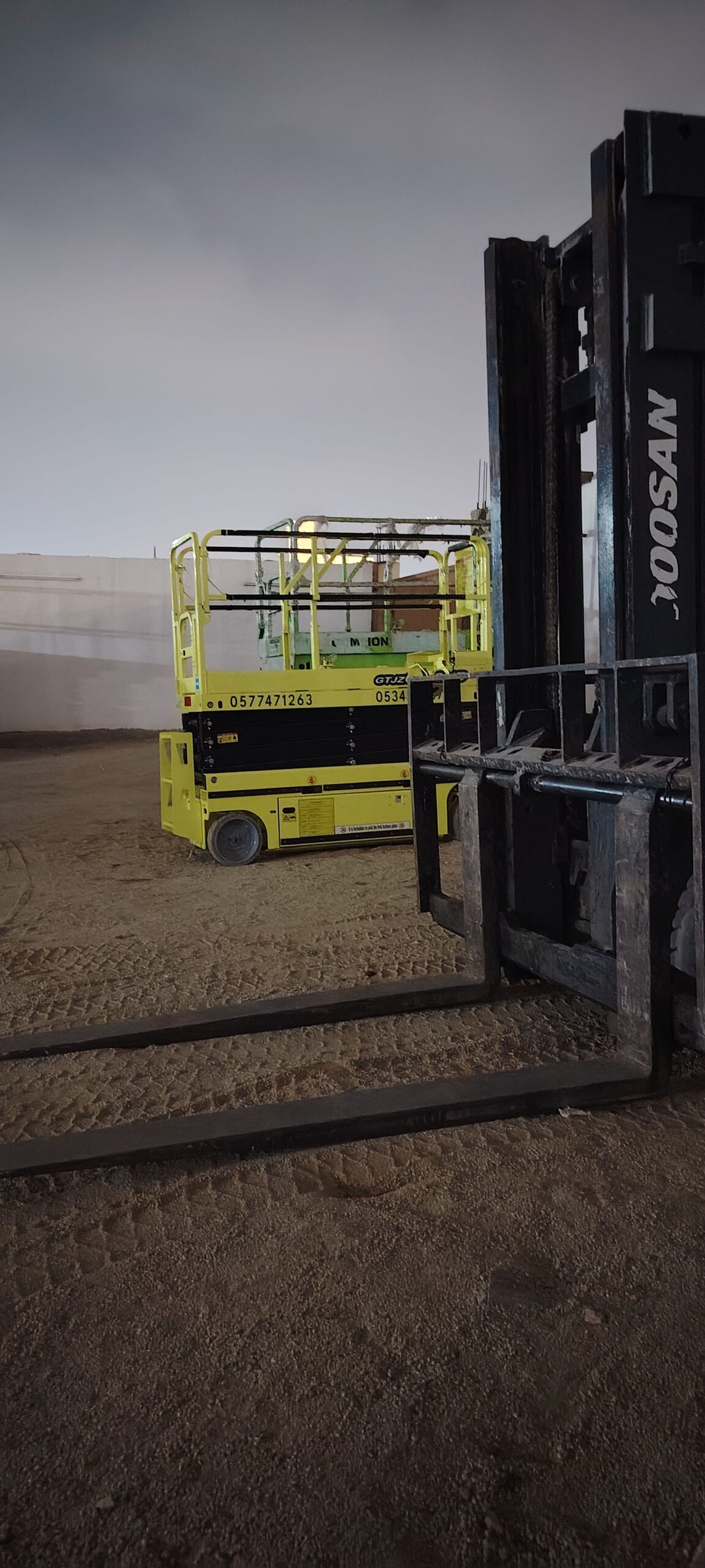 سيزر لفت ومان لفت ورافعات شوكيه للايجار