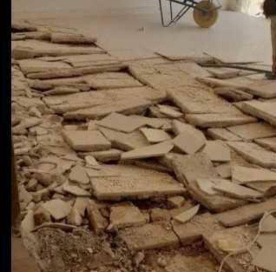 تكسير وتركيب بلاط السيراميك