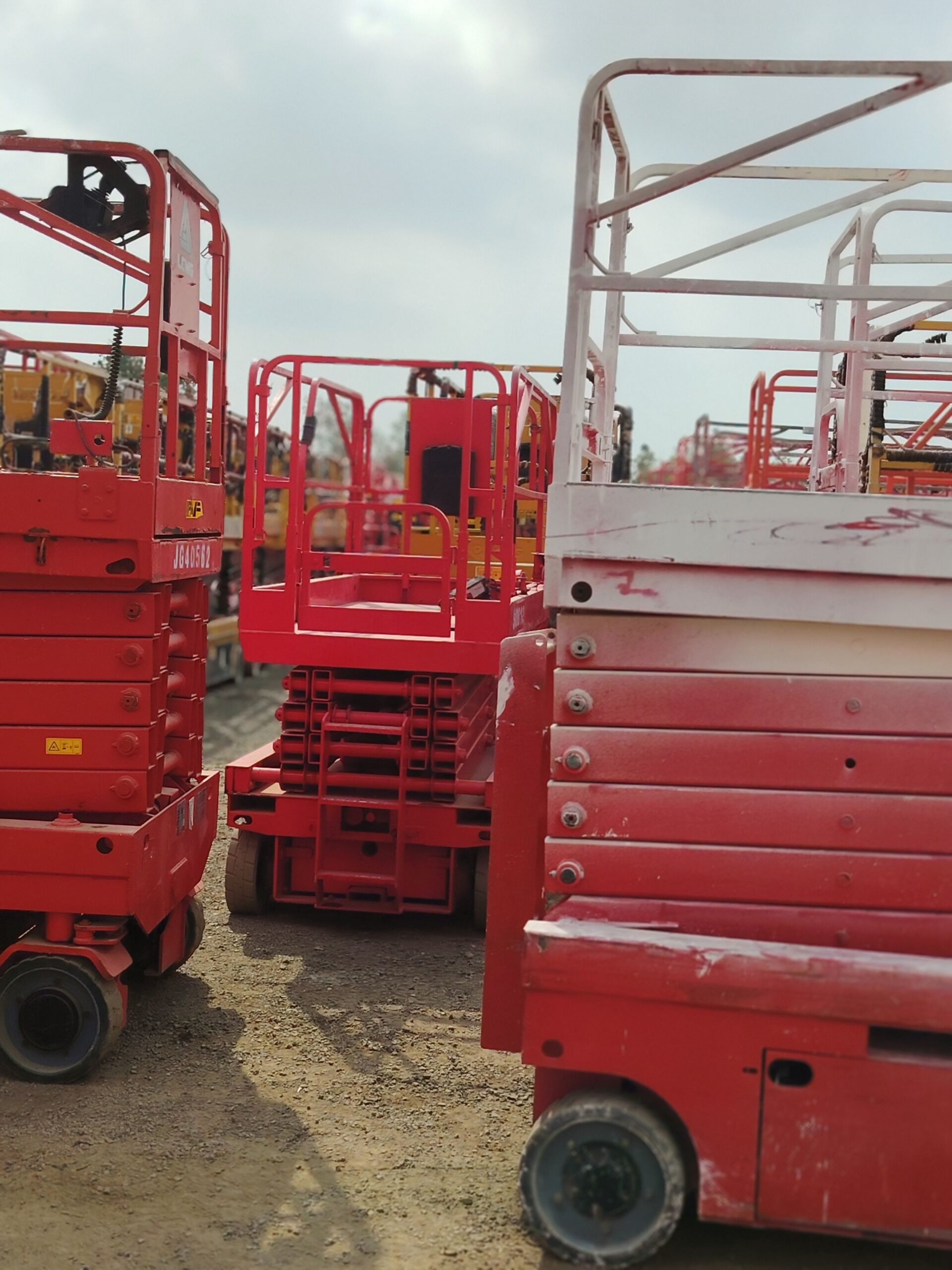 سيزرلفت ومان لفت ورافعات شوكيه وتيليهندلر جي سي بي