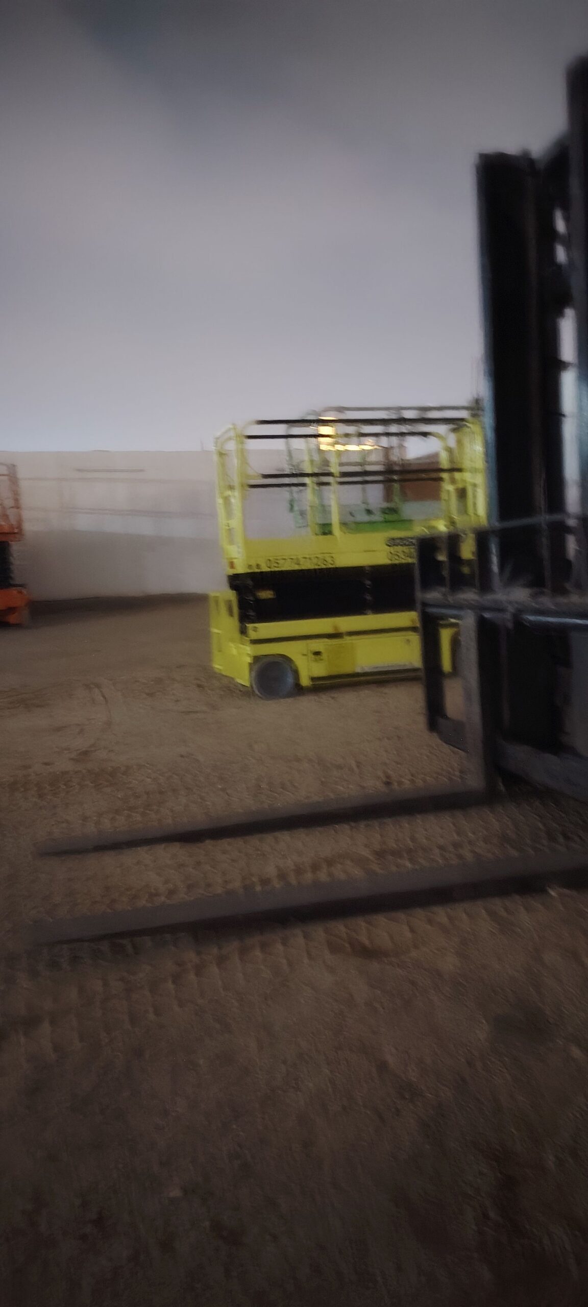 سيزرلفت ومان لفت ورافعات شوكيه وتليهندلر للايجار