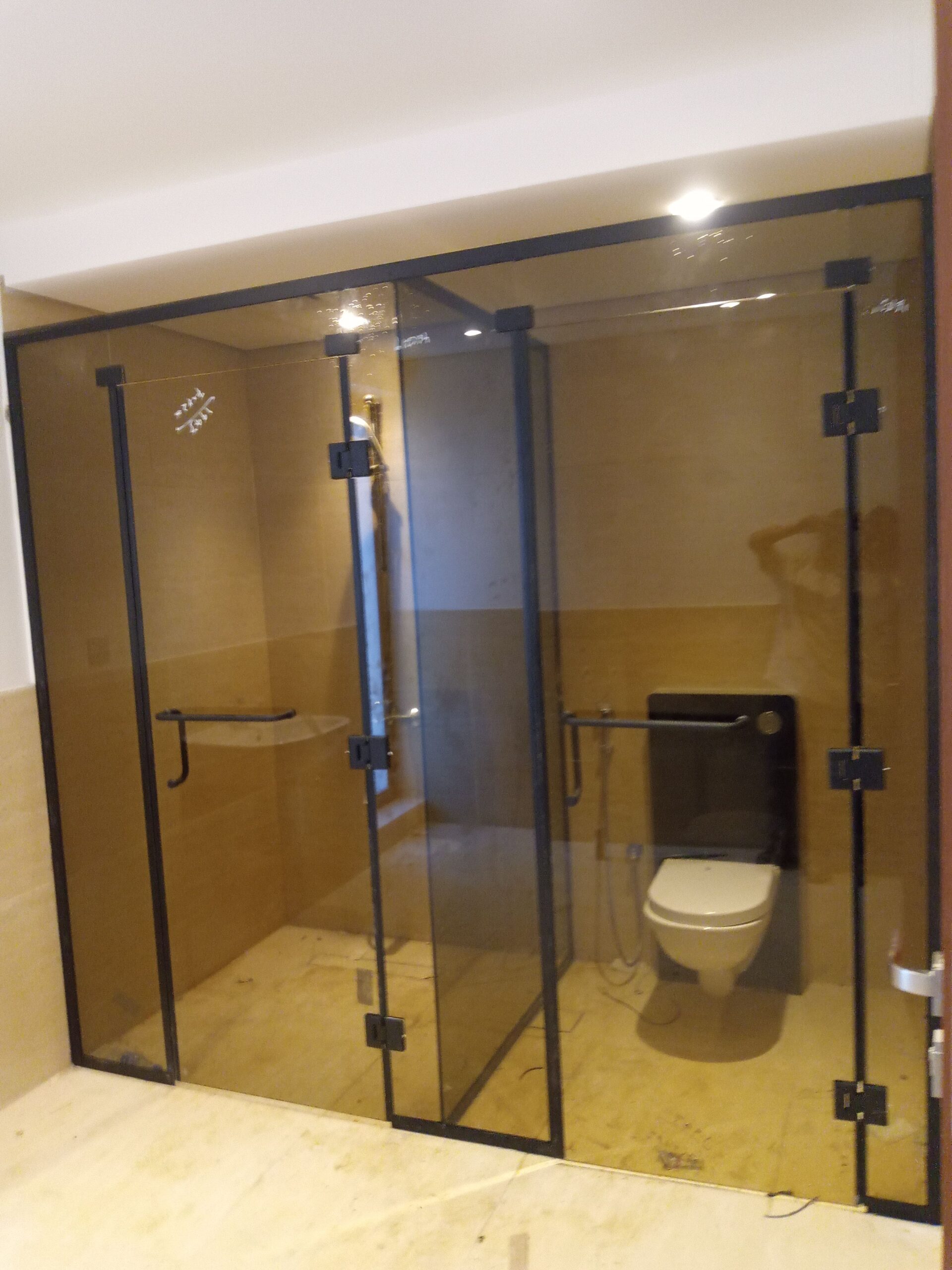 توريد وتركيب زجاج سكريت