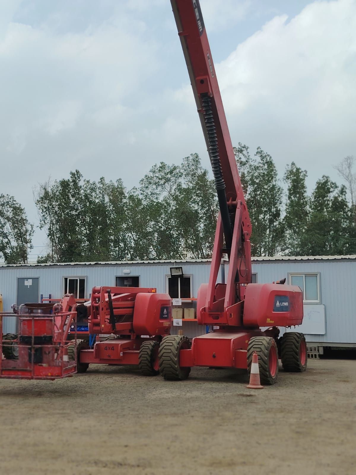 سيزر لفت ومان لفت ورافعه شوكيه وجي سي بي وتاور لاي