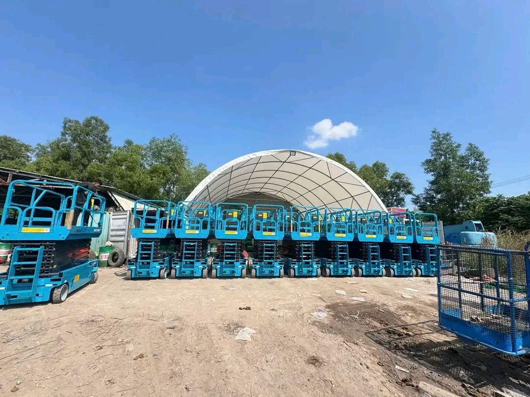 روافع شوكيه ومقصية متوفرة للايجار